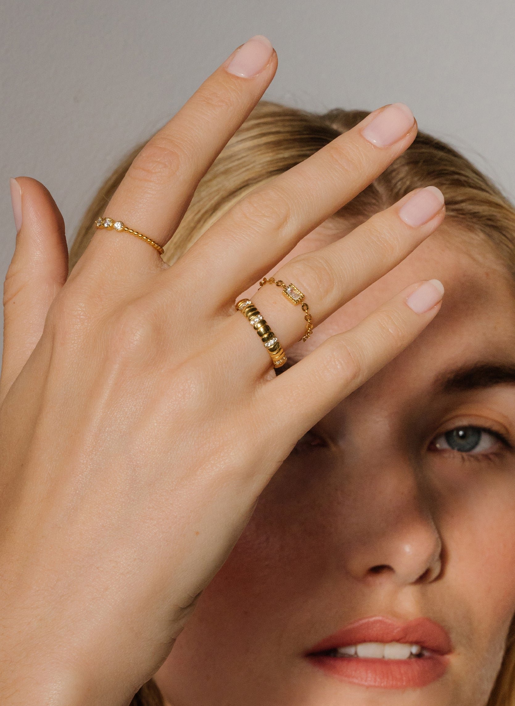 Bague chaîne daya rectangle étoilée AEC Paris Doré