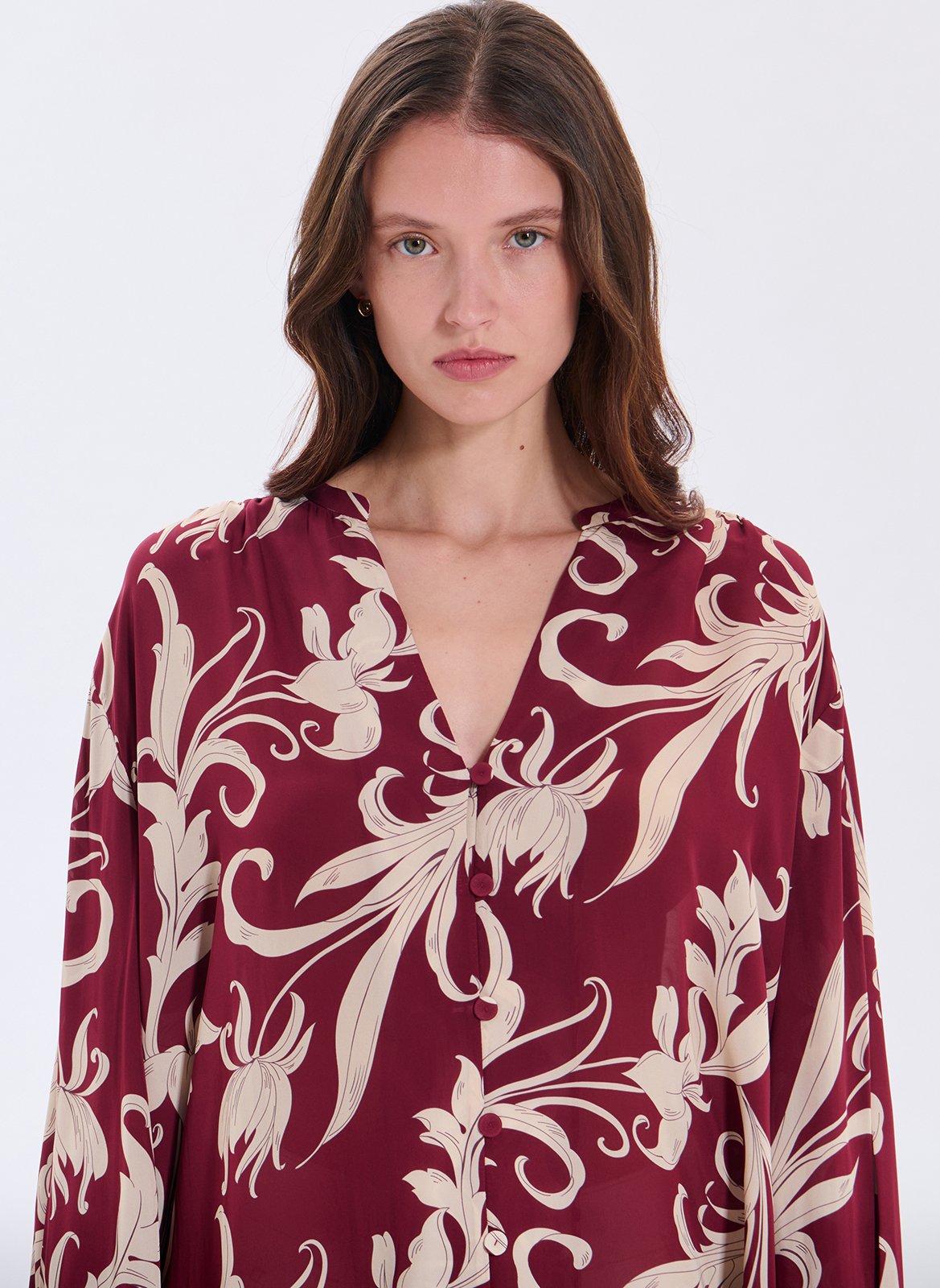 Weich fallendes, bedrucktes Oberteil mit V-Ausschnitt  ZAPA Weiss