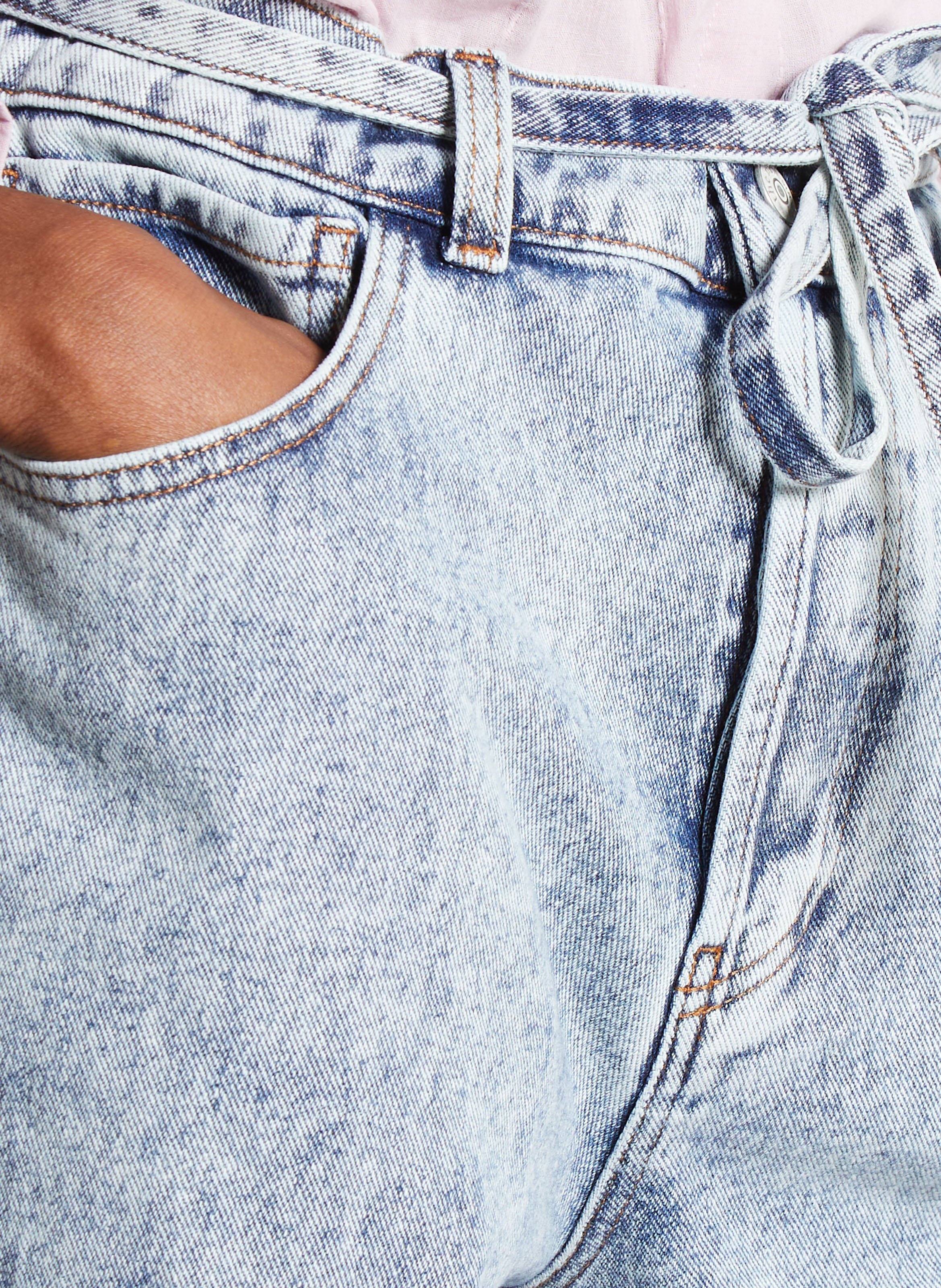 Boyfriend jeans met riem in gewassen denim THE NEW SOCIETY Blauw