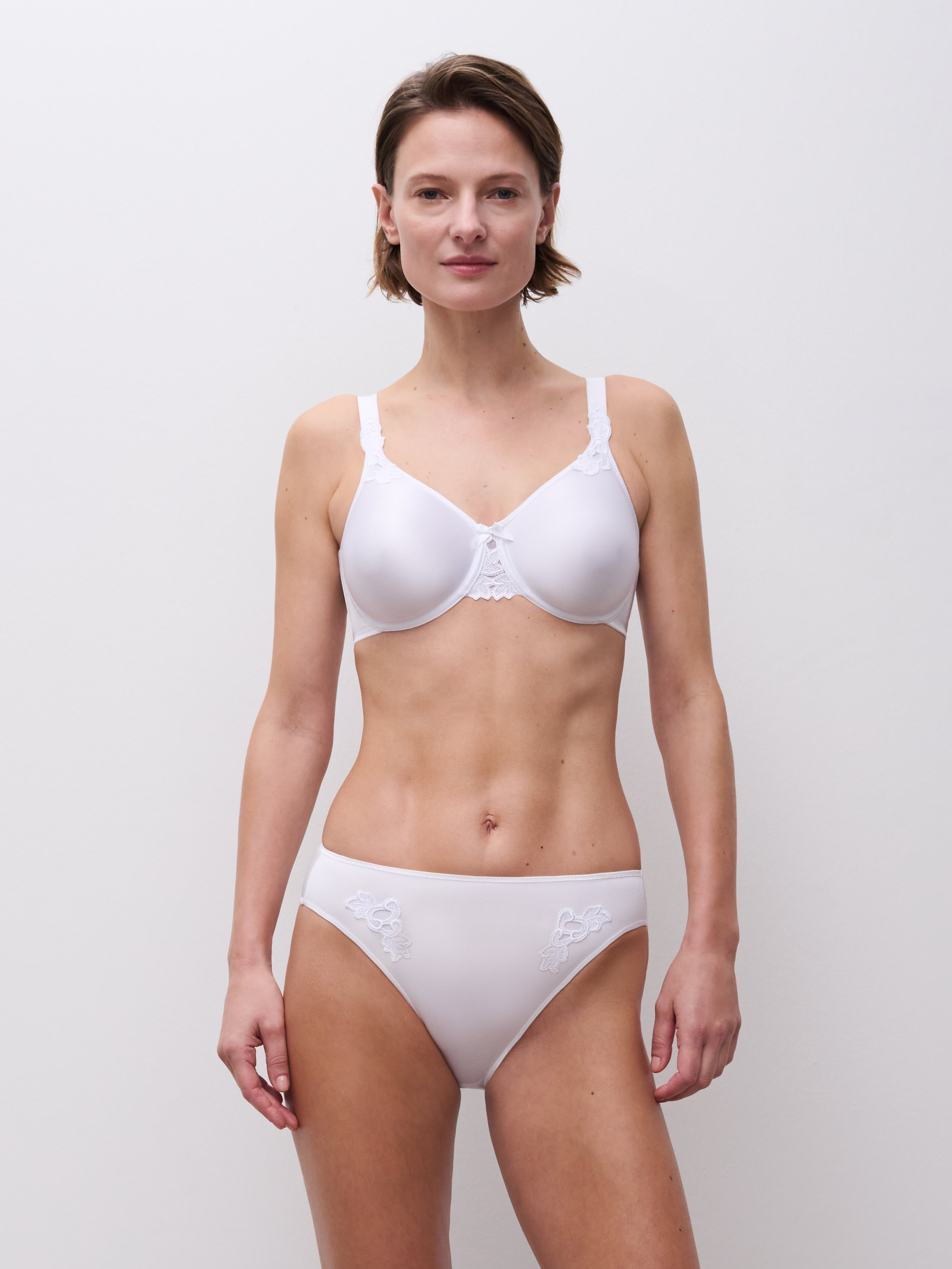Moulded full-cup bra CHANTELLE White