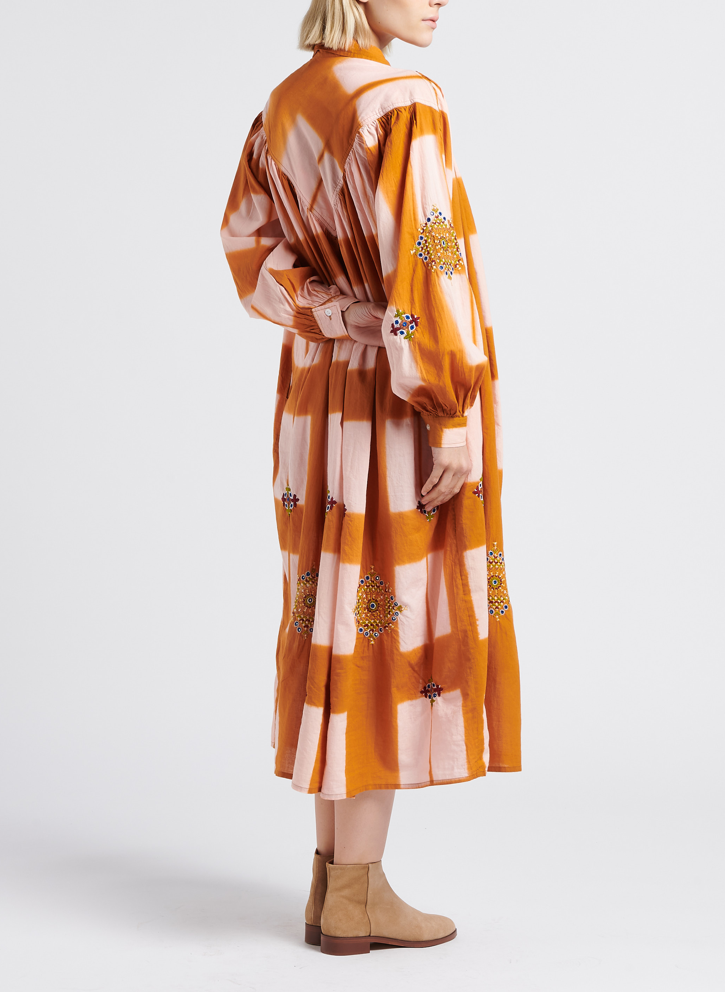 Halflange, katoenen jurk met klassieke kraag, print en borduursel V DE VINSTER Oranje