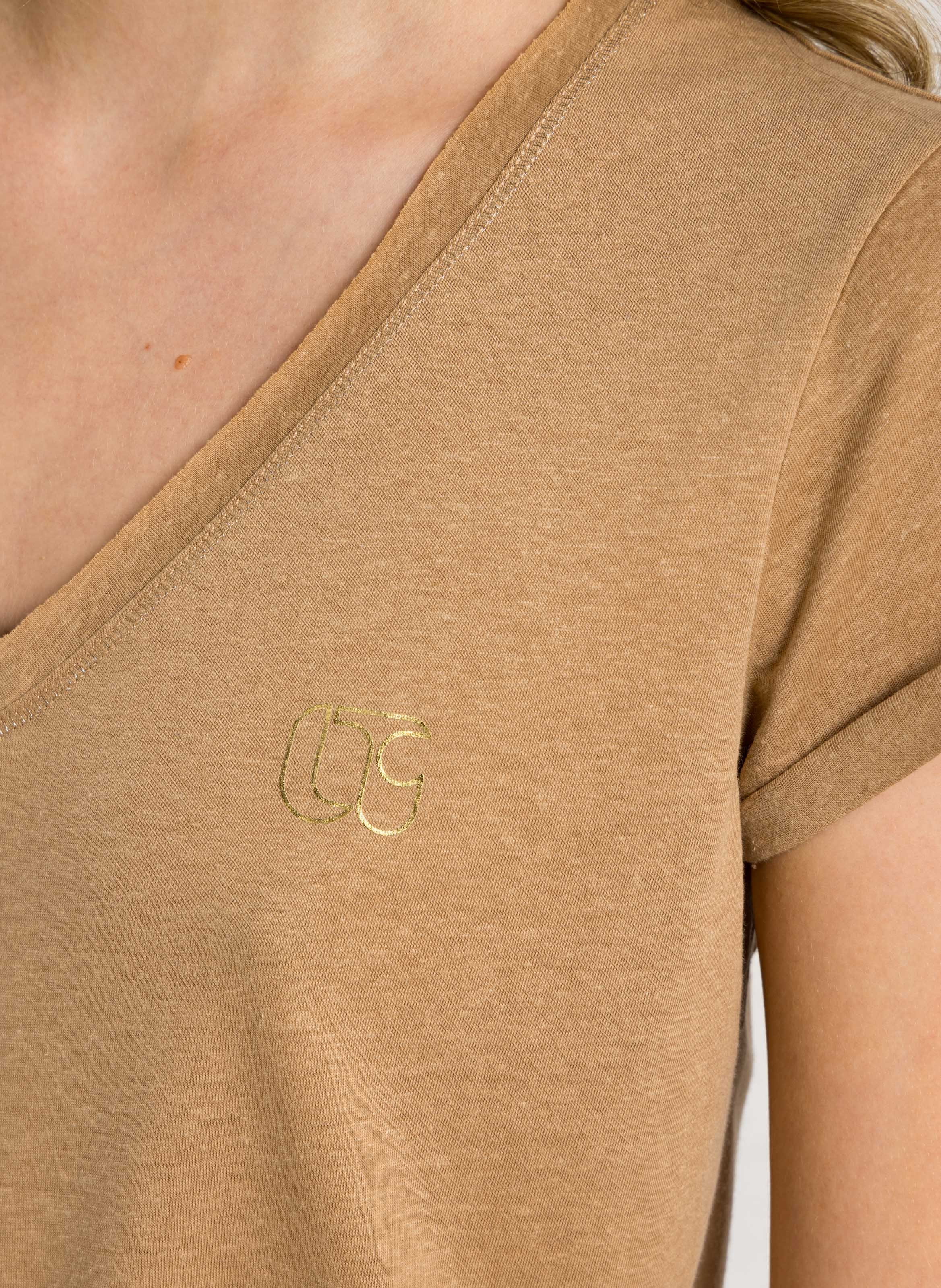 Tee-shirt ajusté col V LE TEMPS DES CERISES Marron