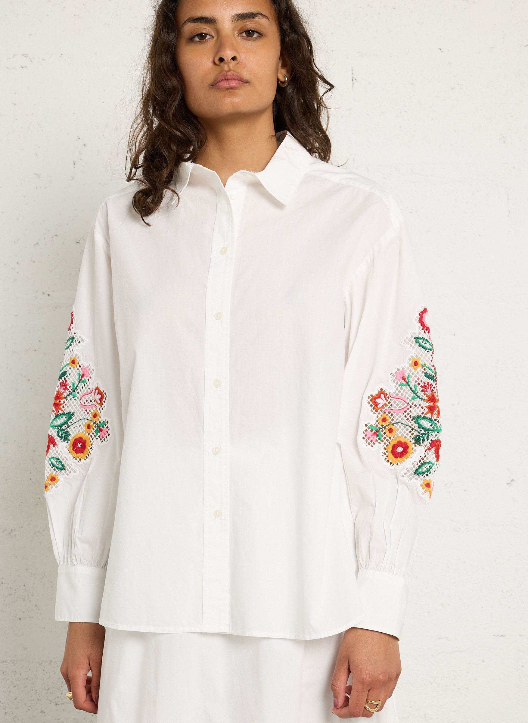 Chemise ample manches brodées en coton bio LOUISE MISHA Blanc