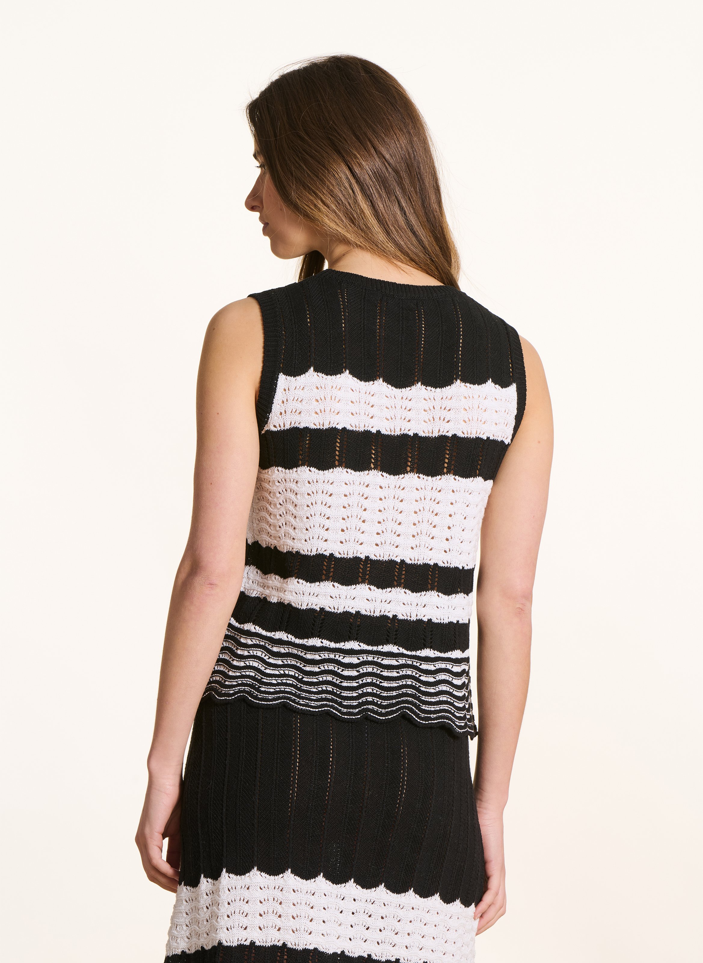 Pull en maille rayée ajourée sans manches LA FEE MARABOUTEE Noir