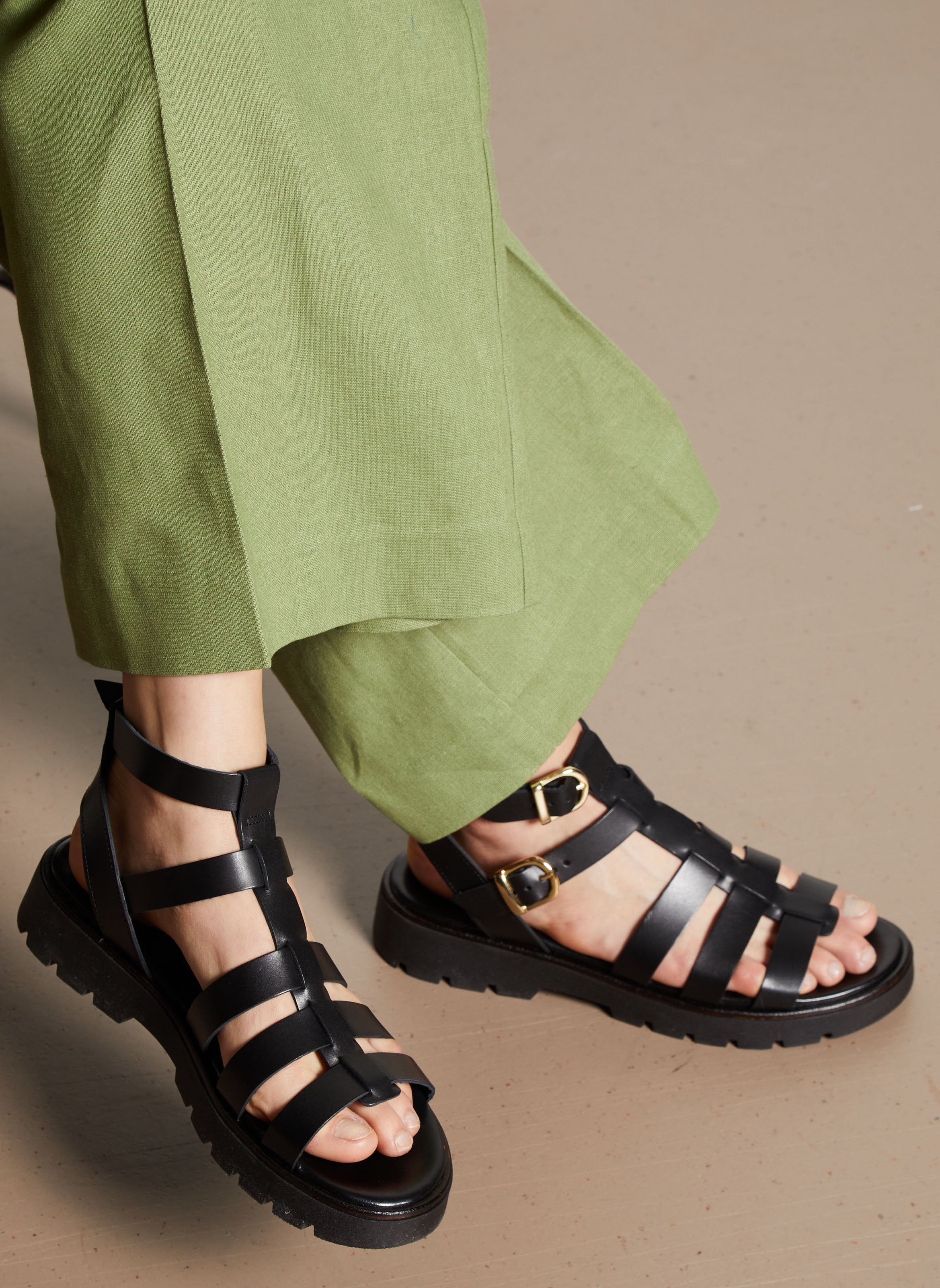 Avarca Berlin - Flache Ledersandalen mit Samt BOCAGE Schwarz