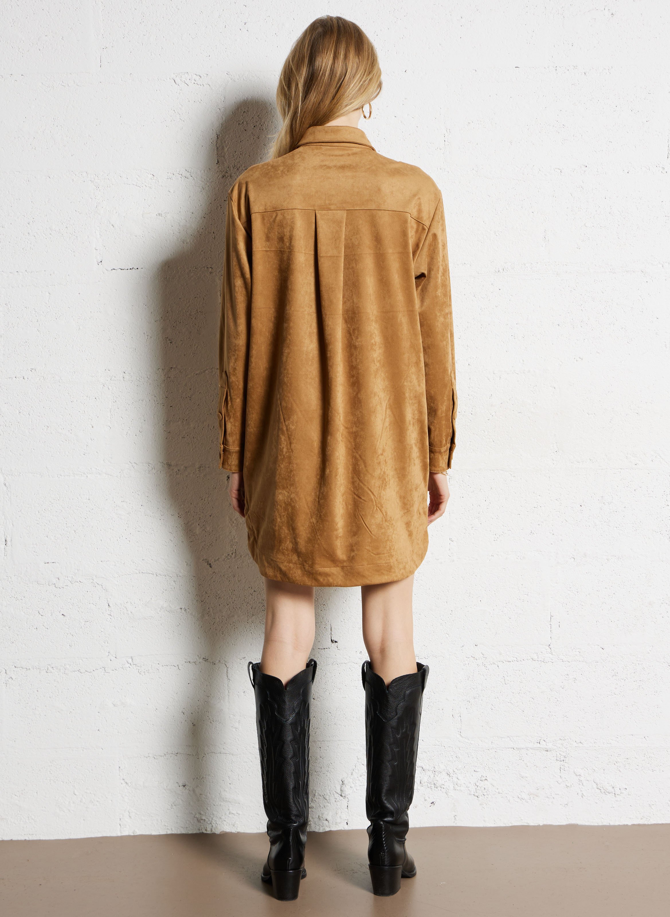 Kurzes Kleid aus Wildlederimitat mit Knopfleiste SUNCOO Beige