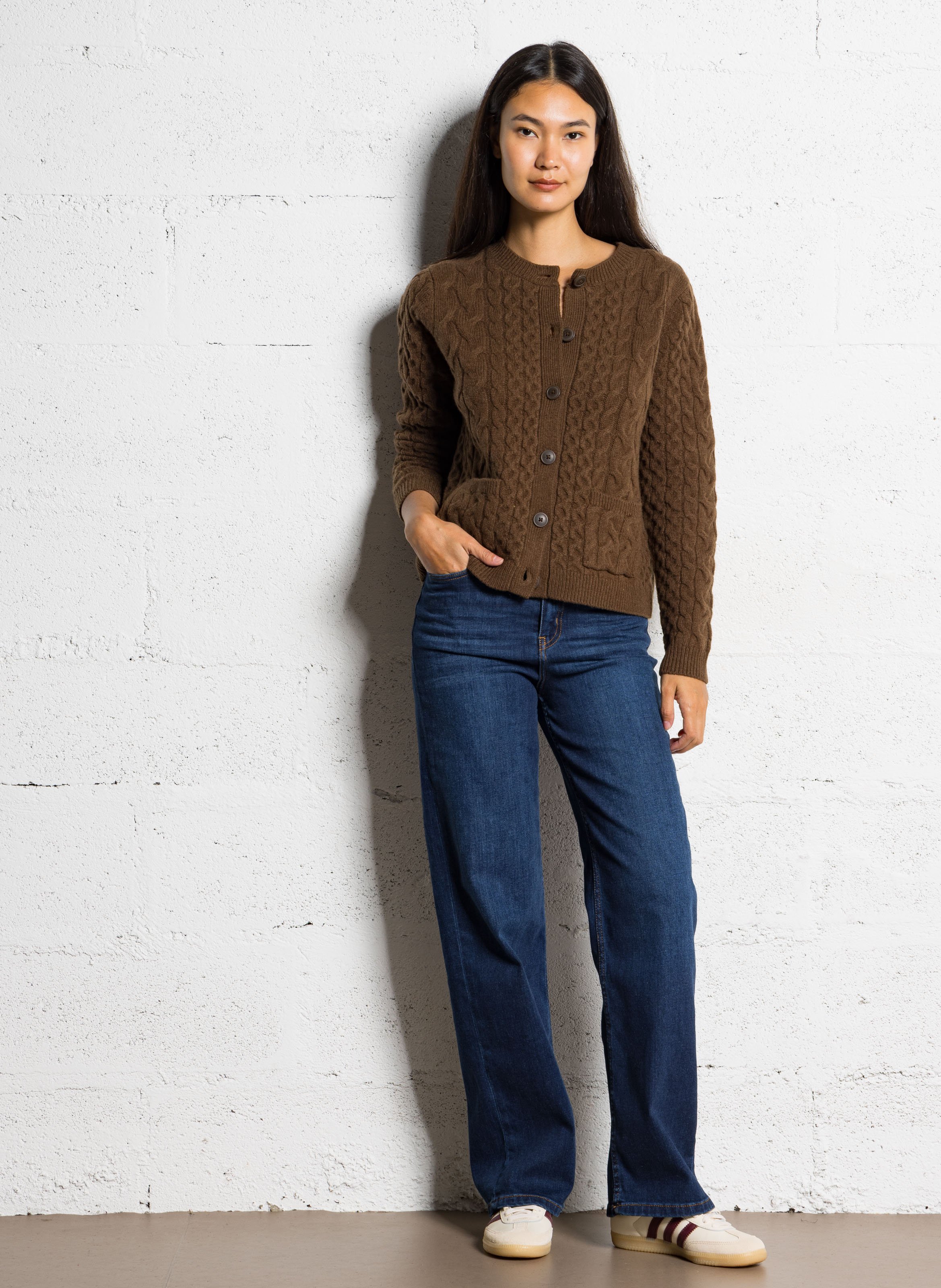 Gilet droit col rond en laine torsadée SUD EXPRESS Marron