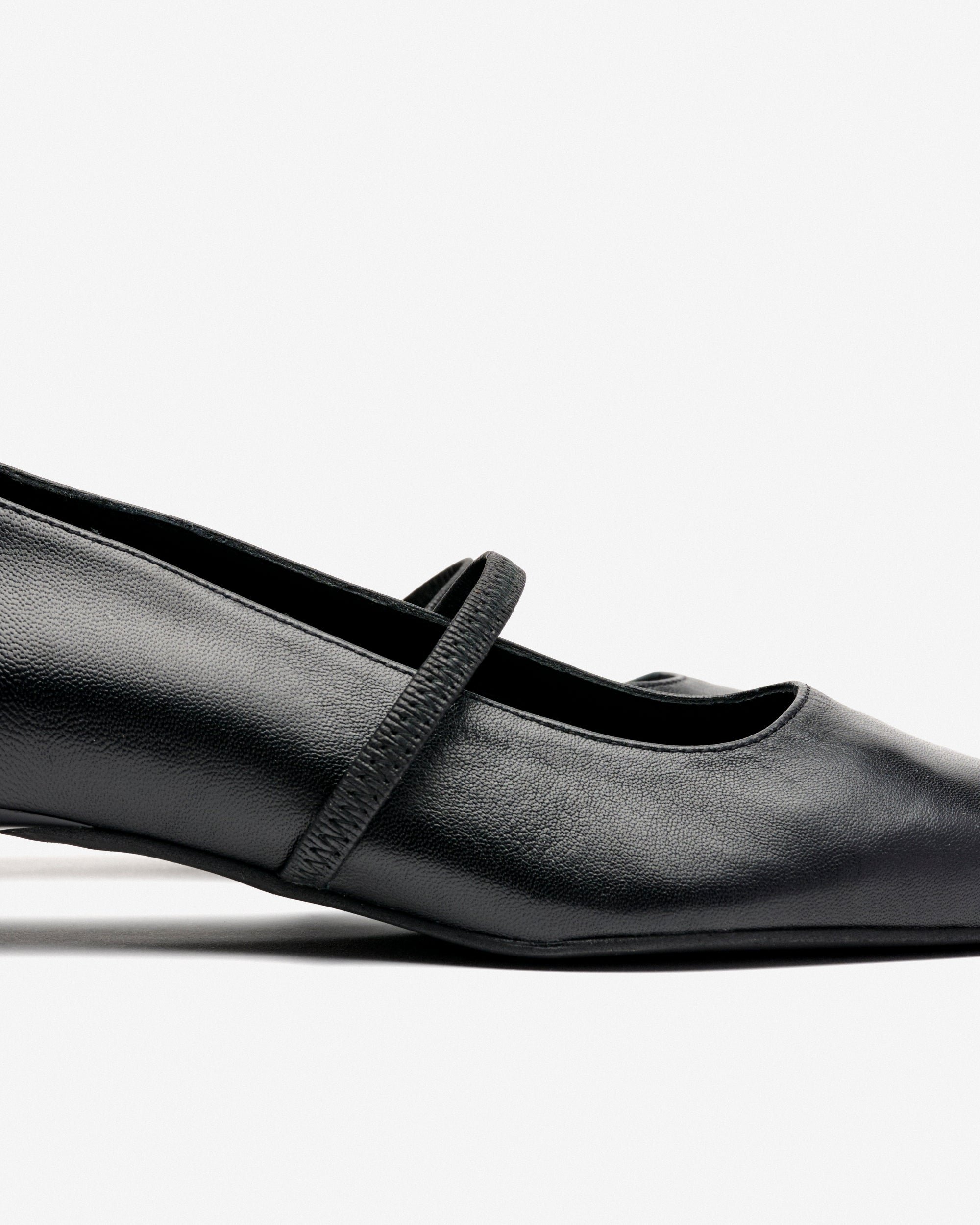 Black leather heels with elastic PEDRO MIRALLES Black