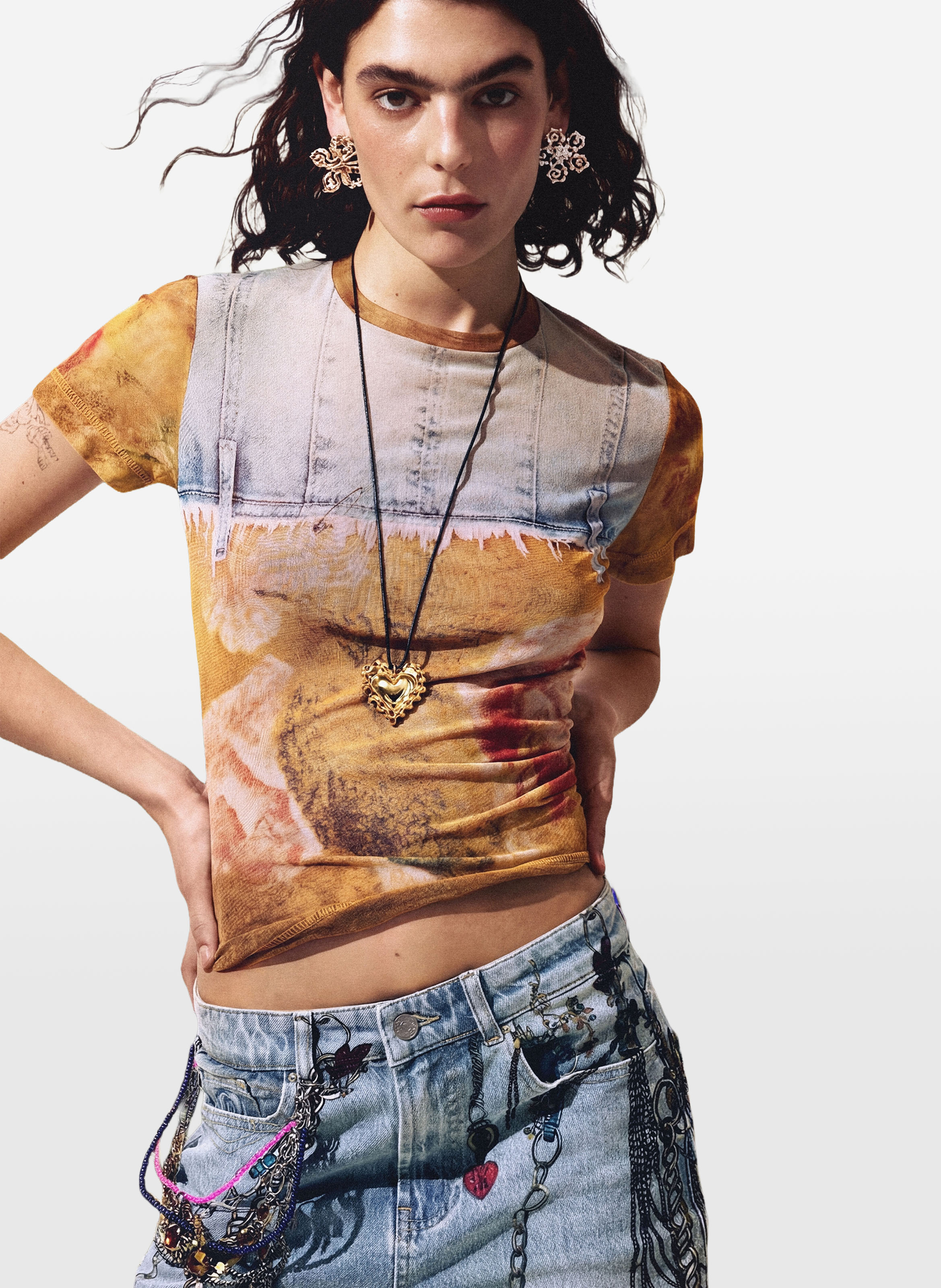 Eng anliegendes T-Shirt mit Rundhalsausschnitt und Druck DESIGUAL Gelb