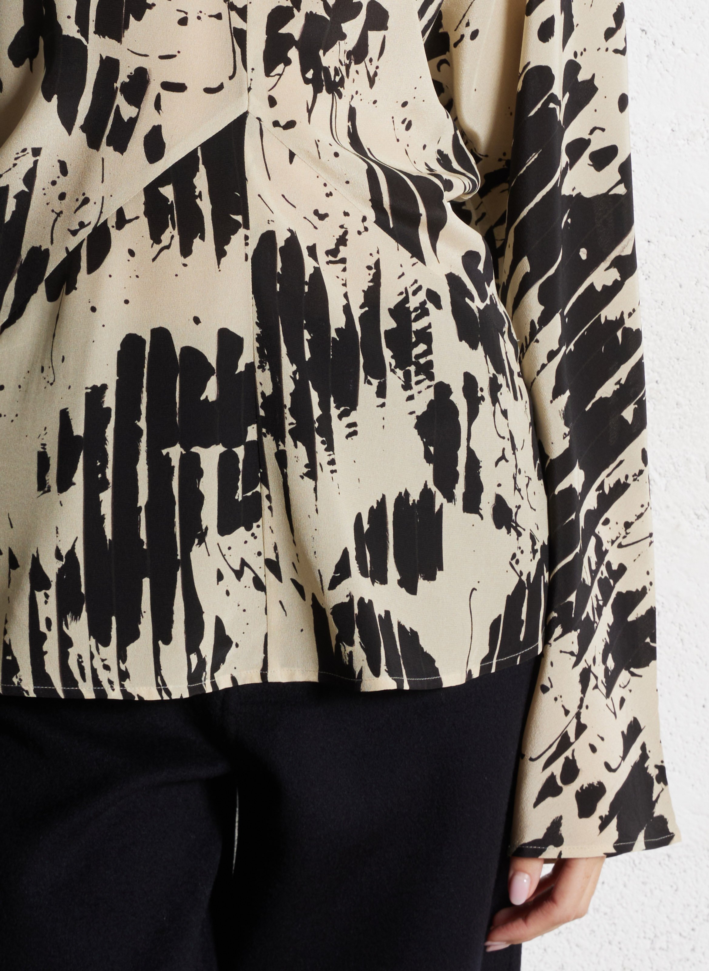 Rundhalsausschnitt Seidenkreppbluse Mehrfarbig