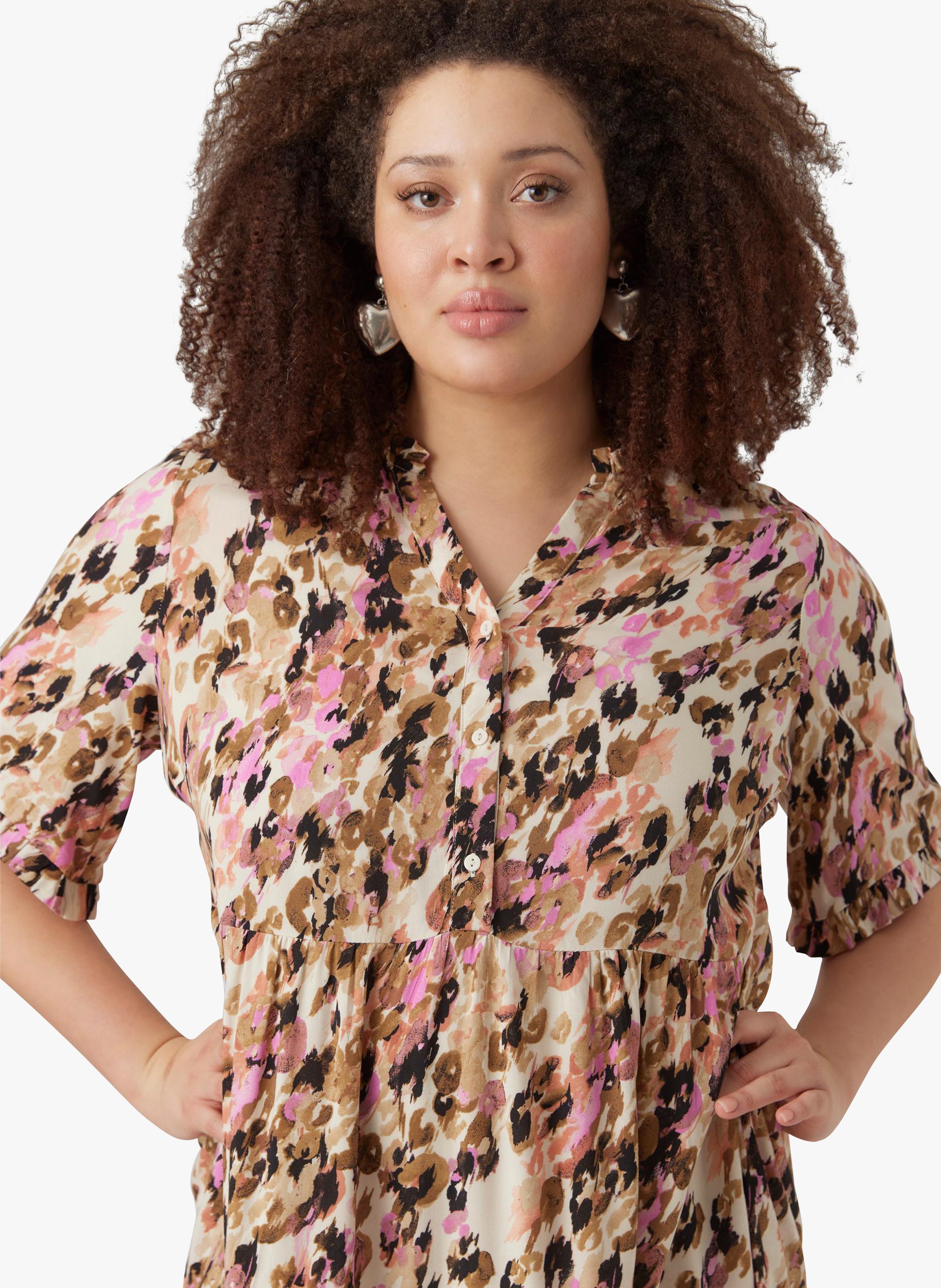 V-neck straight-cut printed dress VERO MODA CURVE Multicolored