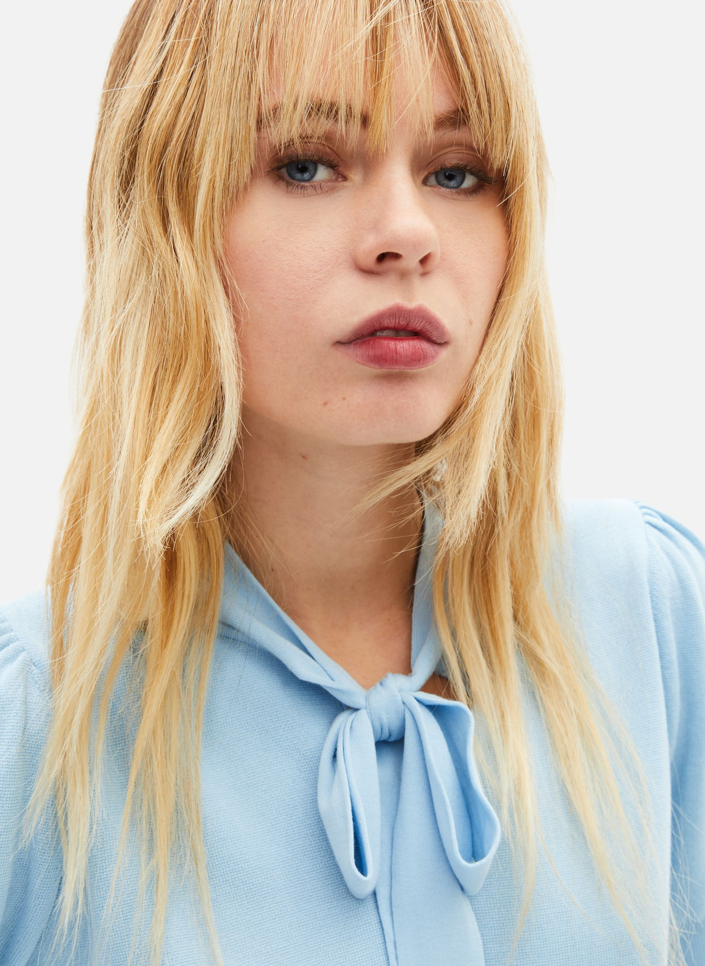 <p>Pull with a cotton blend lavallière collar</p> THE KOOPLES Blue