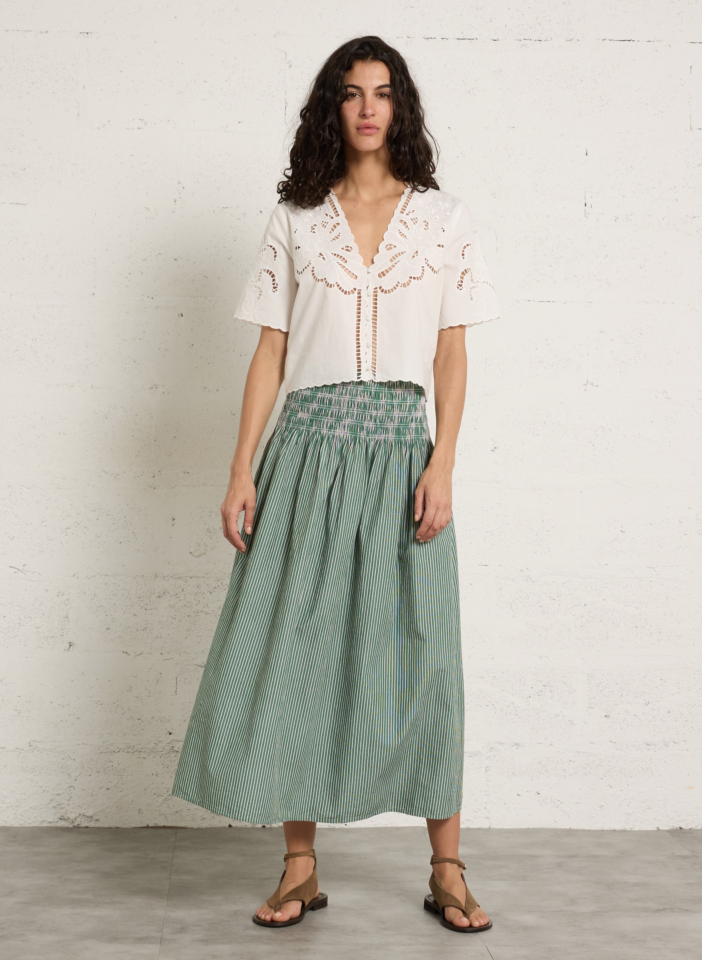 Gerade geschnittenes Top mit V-Ausschnitt und Stickerei aus Baumwolle PETITE MENDIGOTE Beige