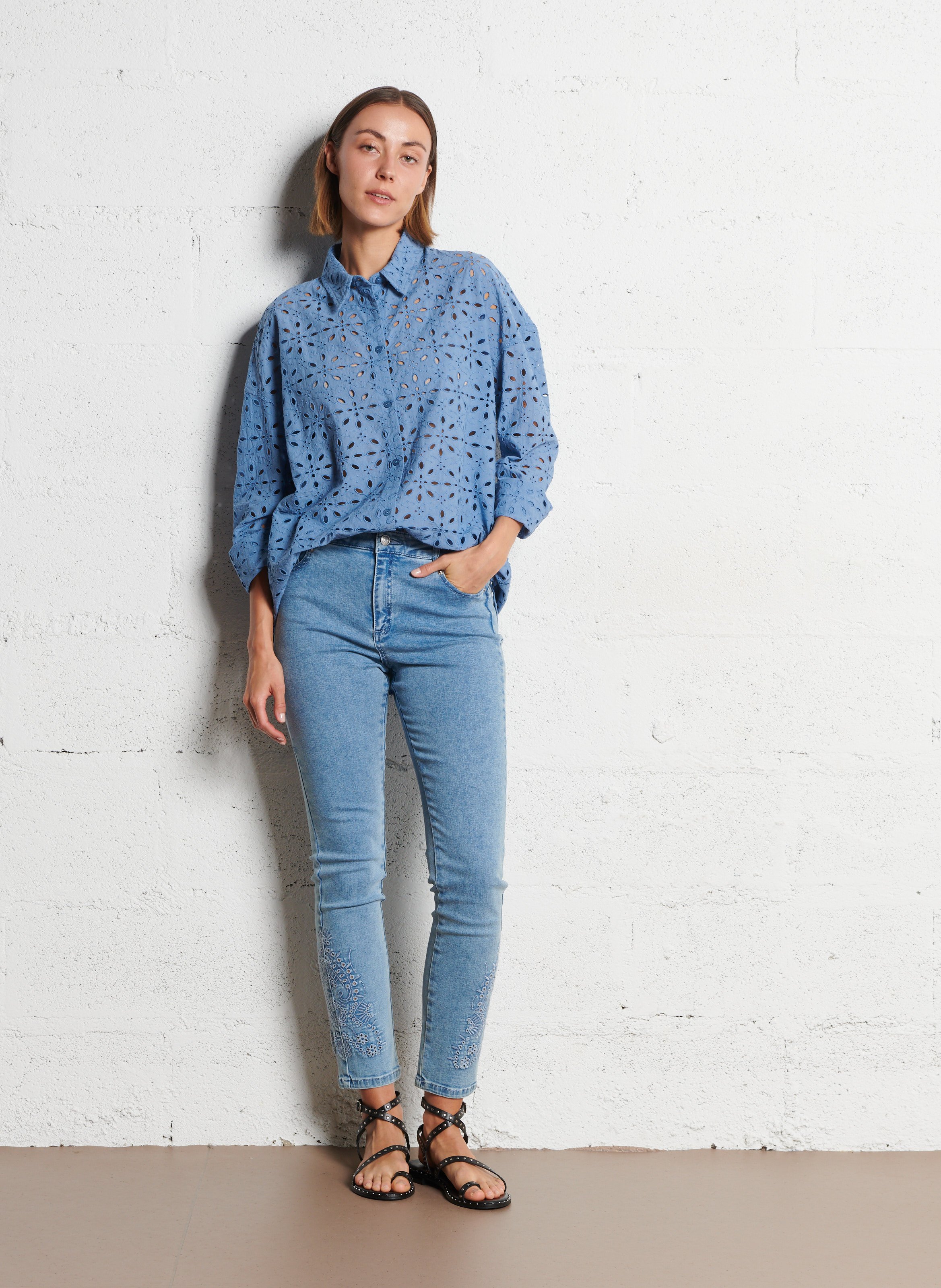 Oversize Hemd mit klassischem Kragen in Broderie Anglaise IKKS Blau