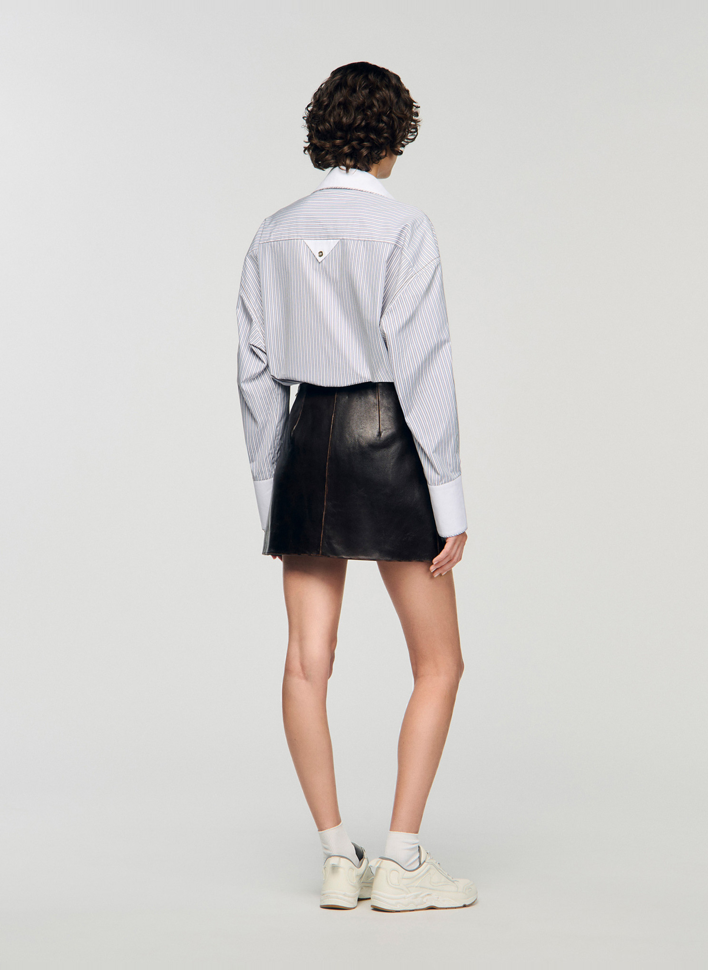 Jupe courte boutonnée en cuir SANDRO Marron