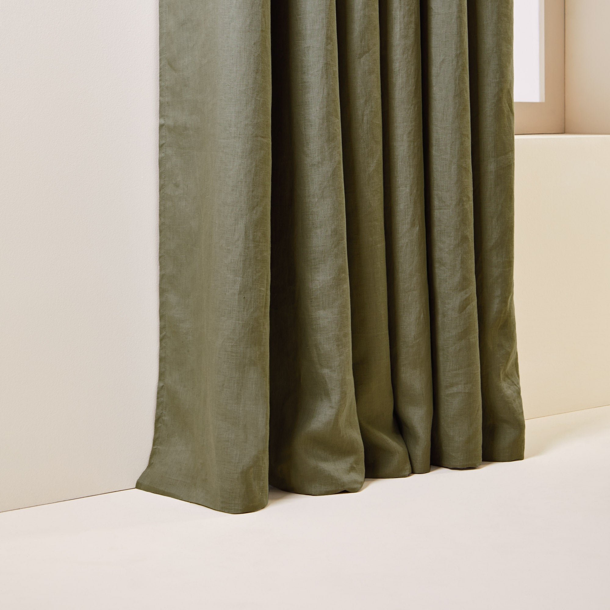 Lined black-out curtain with eyelets MADURA Green