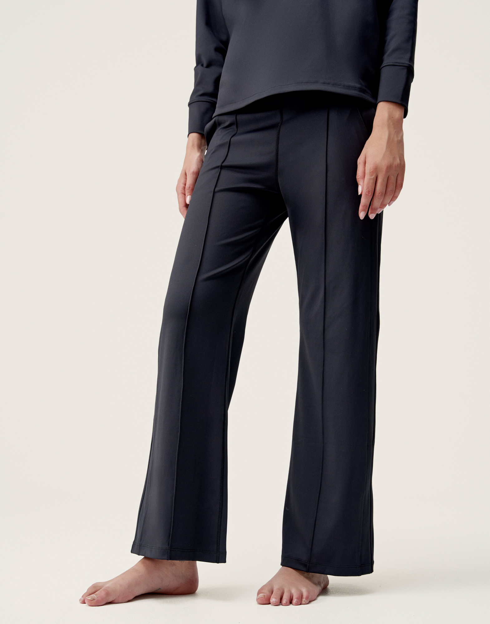 Performance athleisure sports pants BORN LIVING YOGA Black