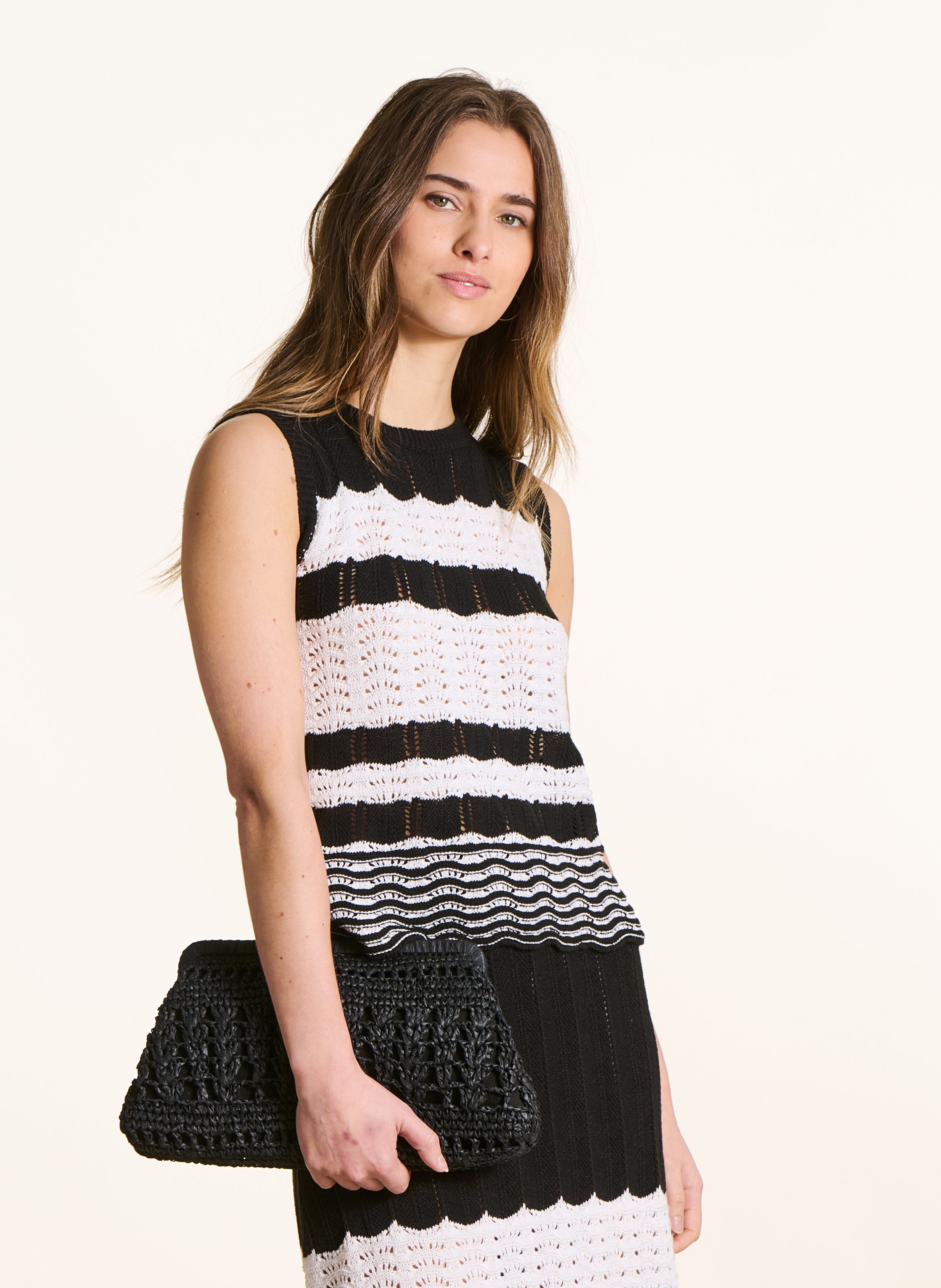 Pull en maille rayée ajourée sans manches LA FEE MARABOUTEE Noir