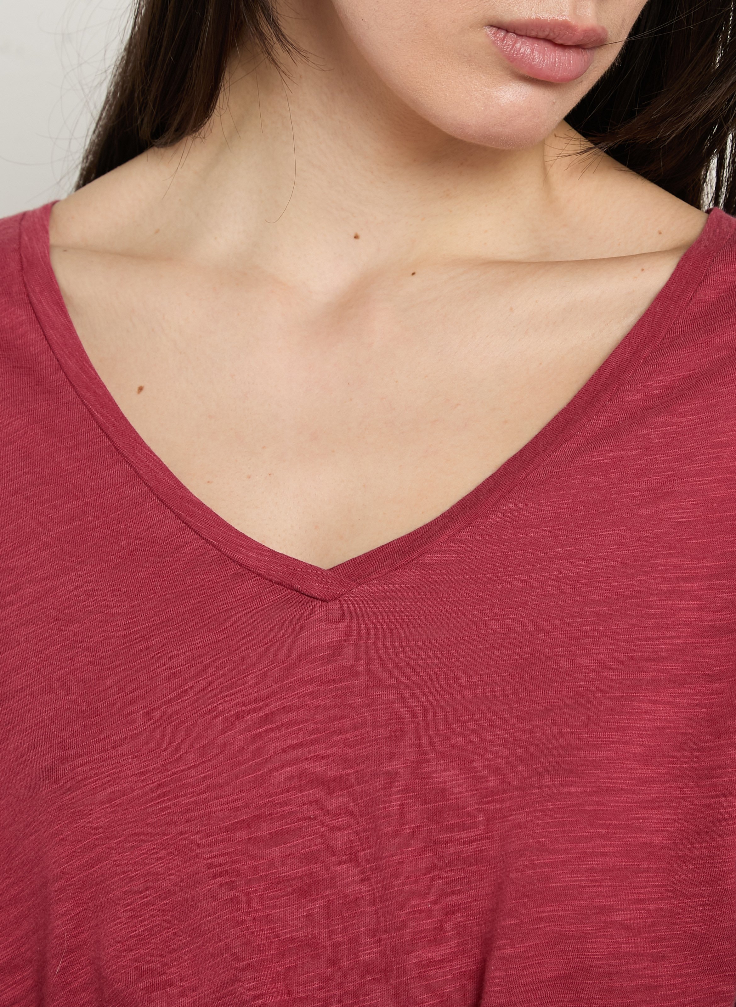 T-Shirt mit V-Ausschnitt aus Baumwoll-Mix AMERICAN VINTAGE Rot