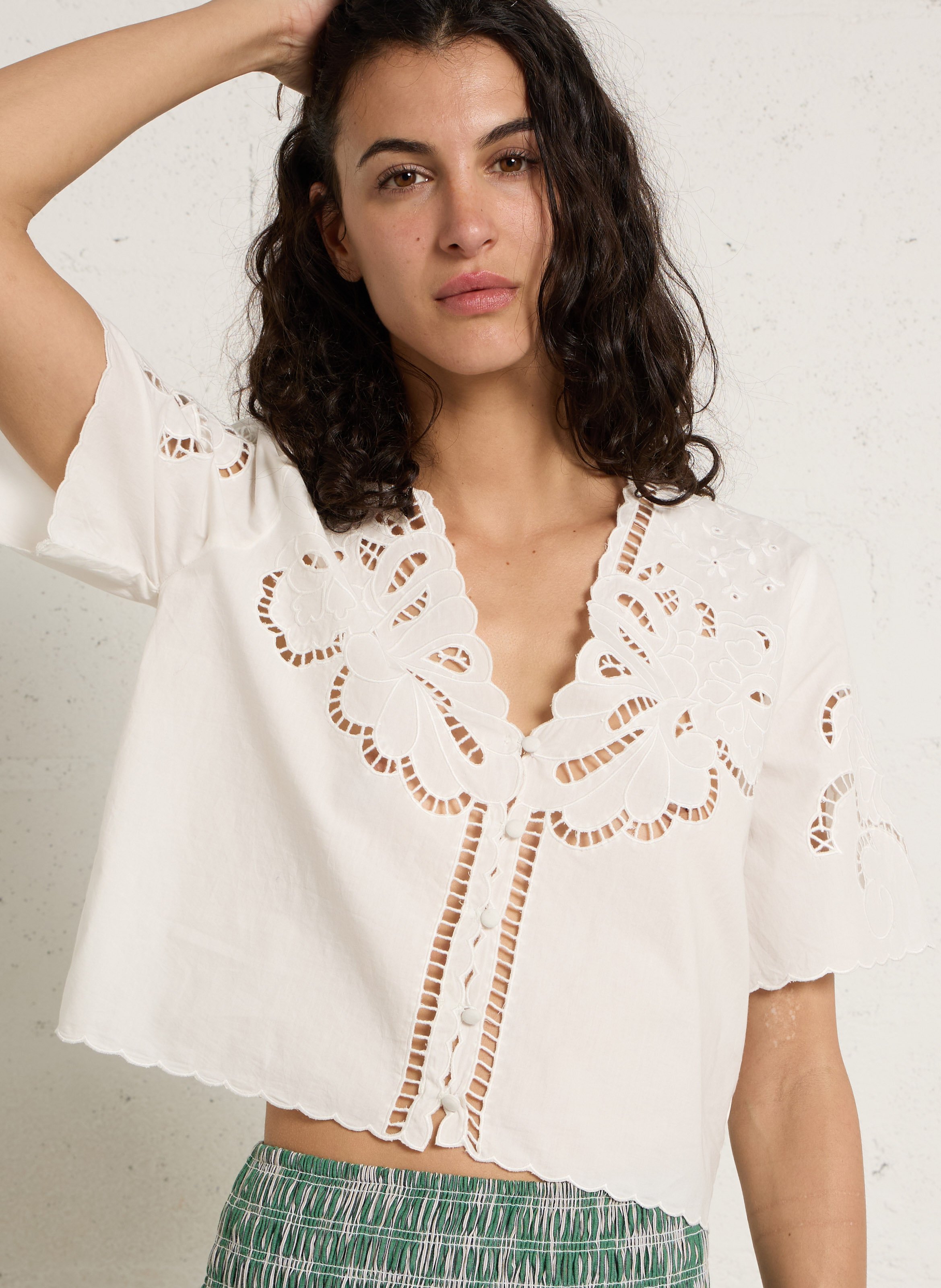 Gerade geschnittenes Top mit V-Ausschnitt und Stickerei aus Baumwolle PETITE MENDIGOTE