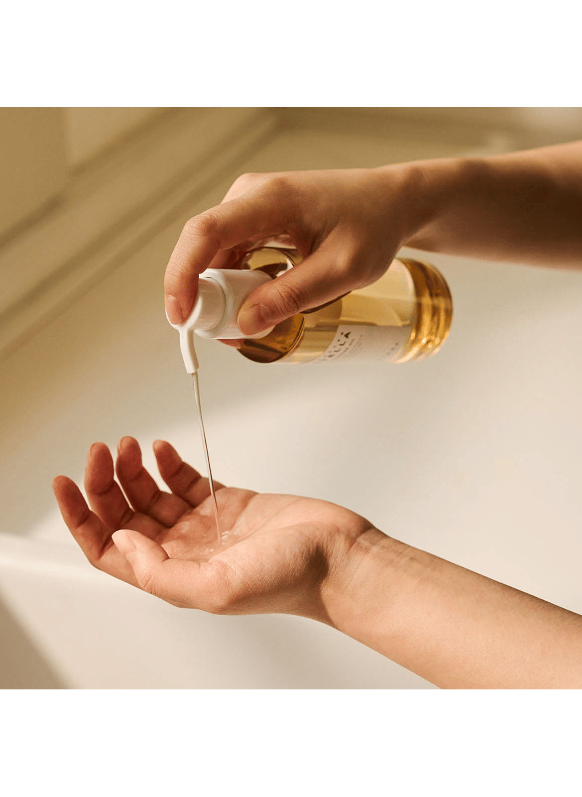 Light Makeup Remover Oil with Centella Asiatica SKIN1004 No color
