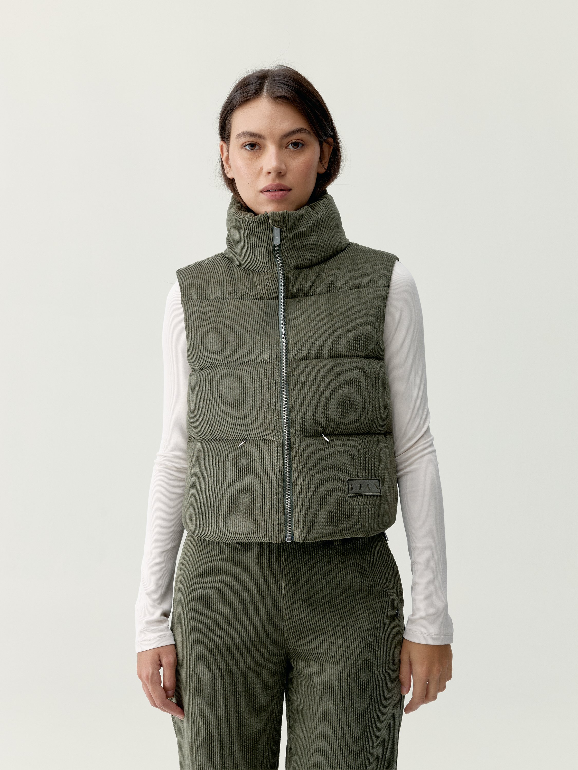 Sleeveless sports jacket for women with zipper BORN Green