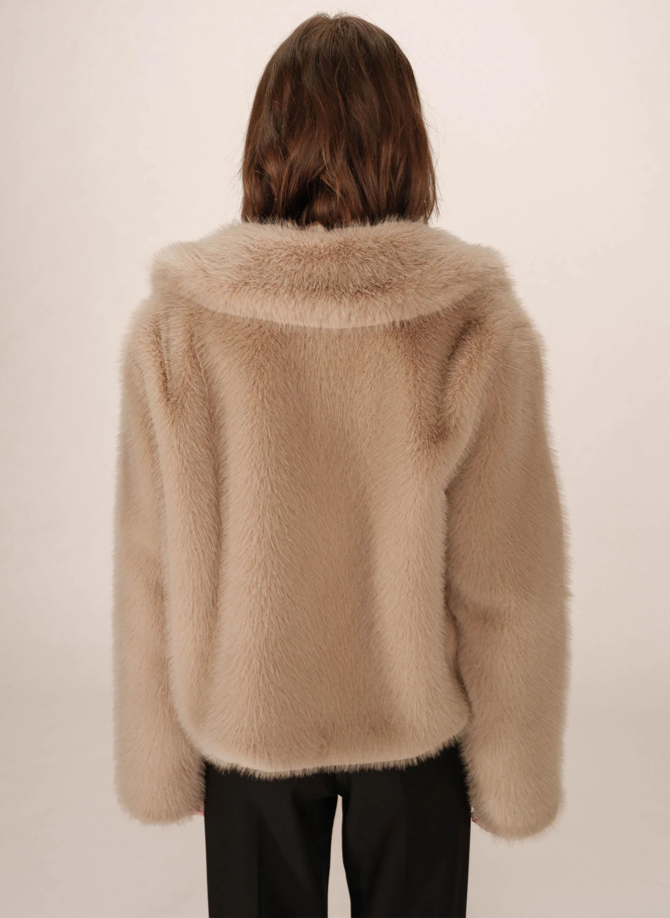 Jas met omgeslagen kraag en faux bonteffect. GRACE ET MILA Beige