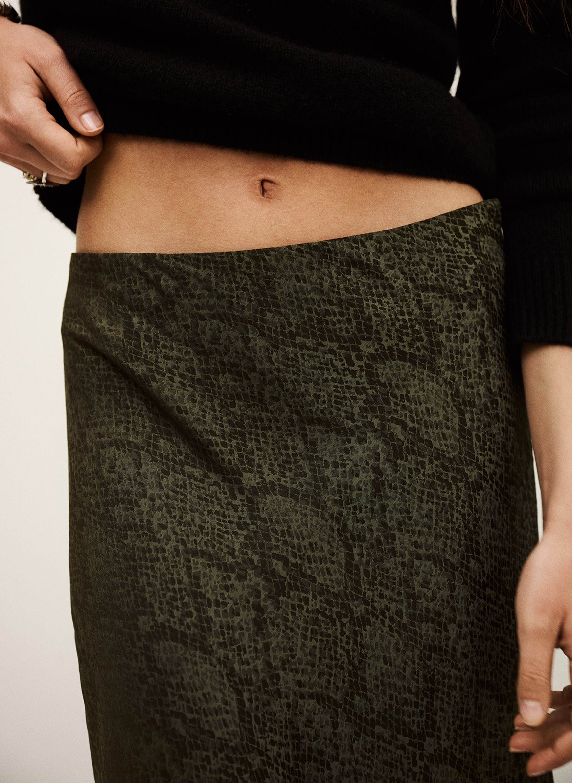 Jupe midi fluide jacquard python BA&SH Kaki
