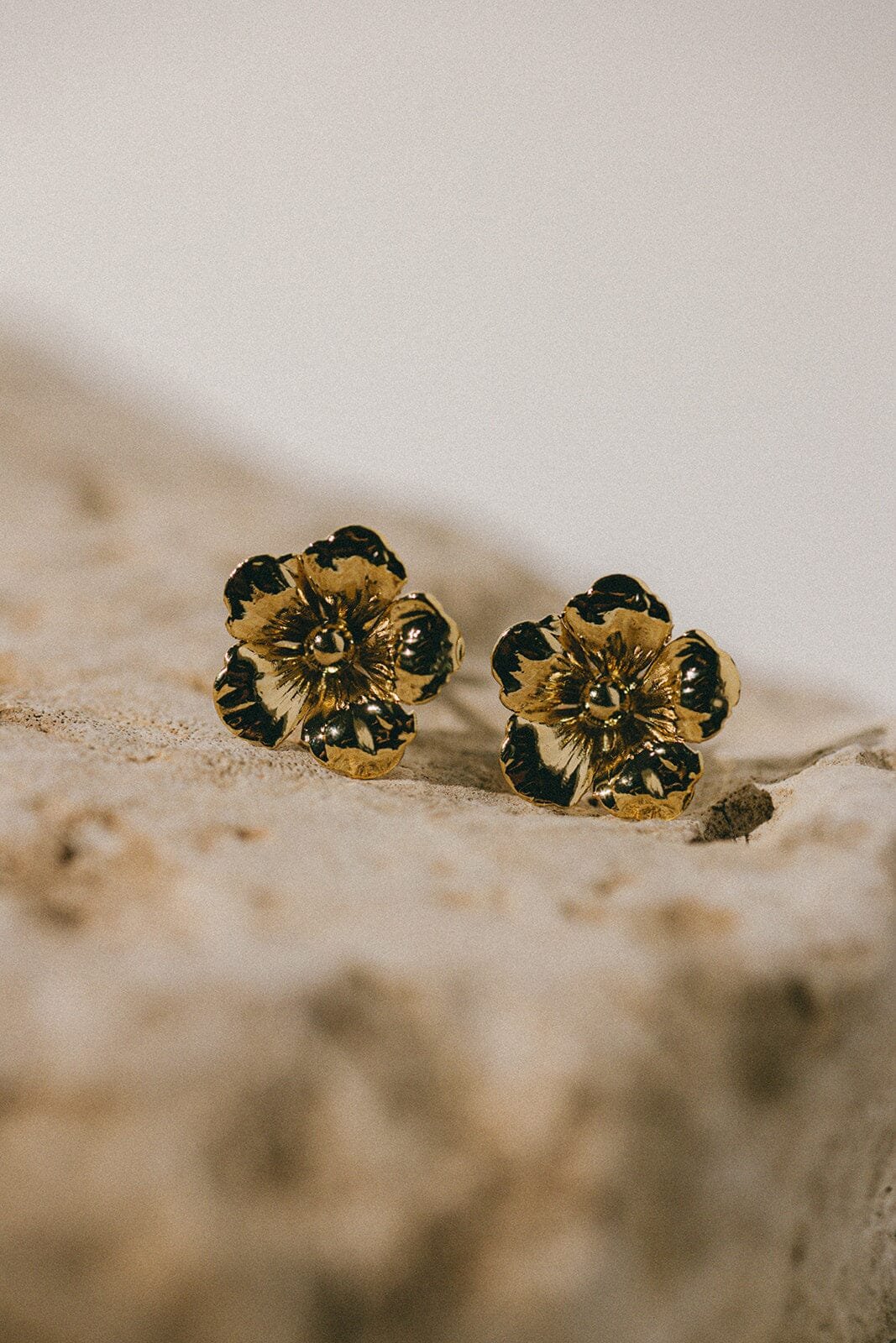 THÉIA - silver-plated flower stud earrings Golden