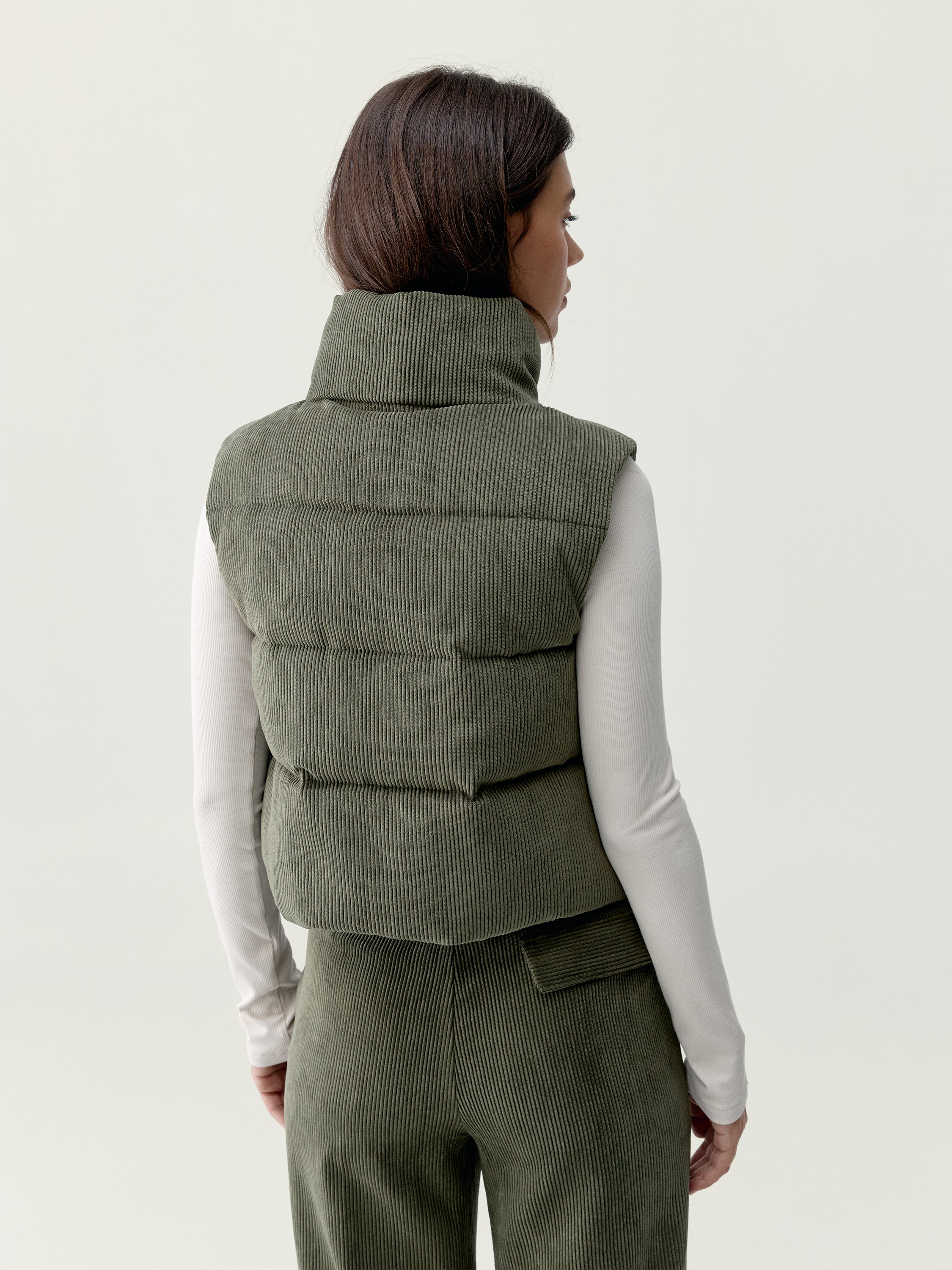 Sleeveless sports jacket for women with zipper BORN Green