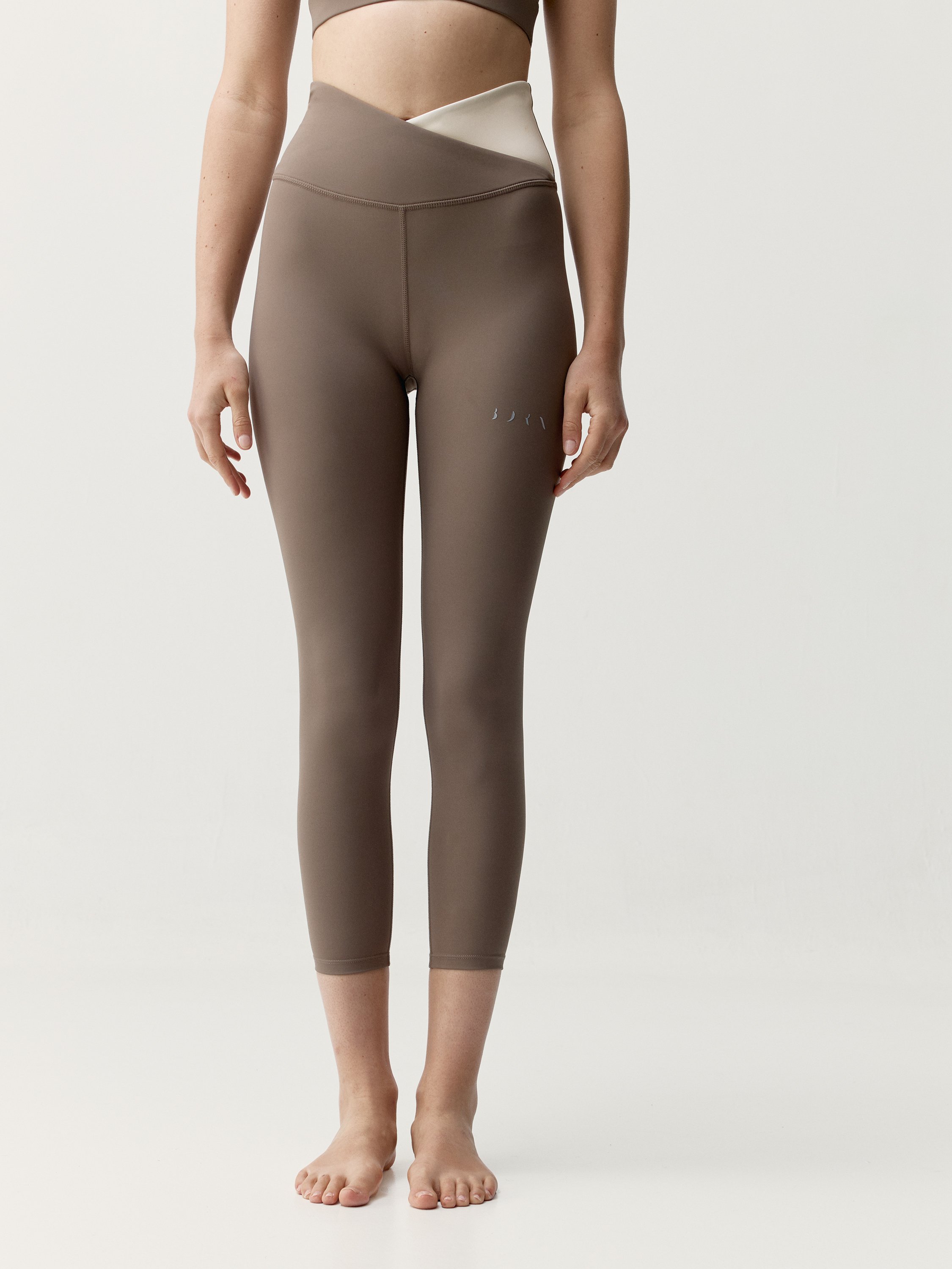 Cleo Capri Leggings BORN LIVING YOGA Brown