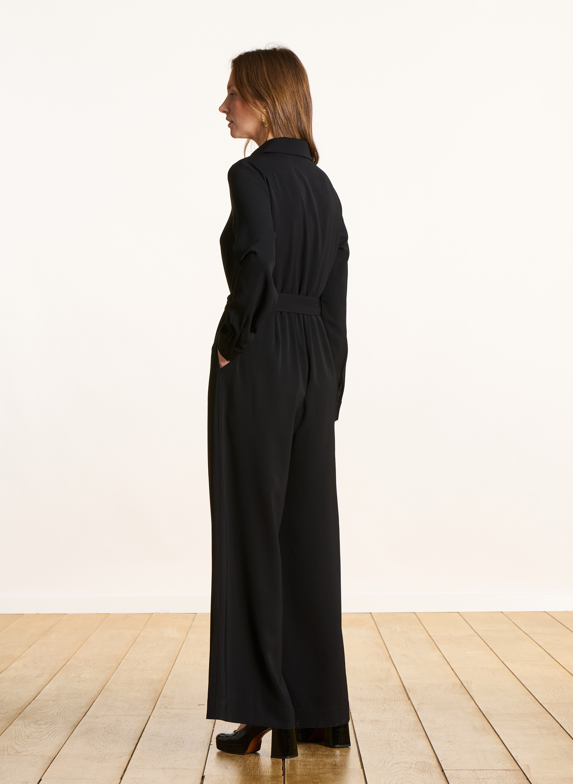Rechte jumpsuit met klassieke kraag LA FEE MARABOUTEE Zwart