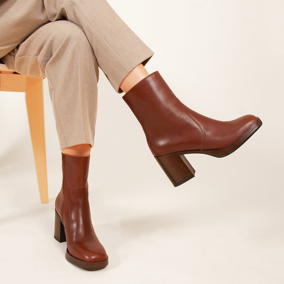 Platform leather ankle boots JULES & JENN Brown