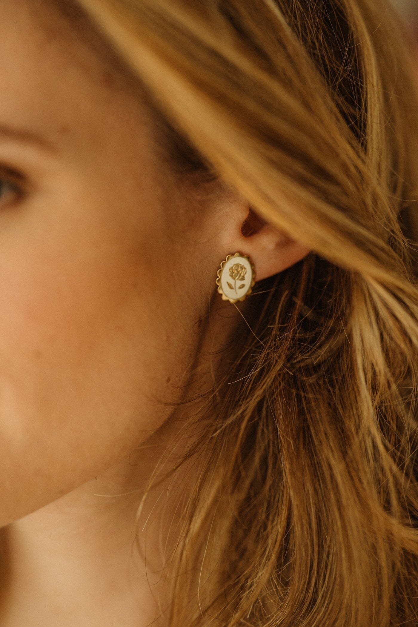 Gold-plated enamel flower stud earrings MONSIEUR SIMONE Golden