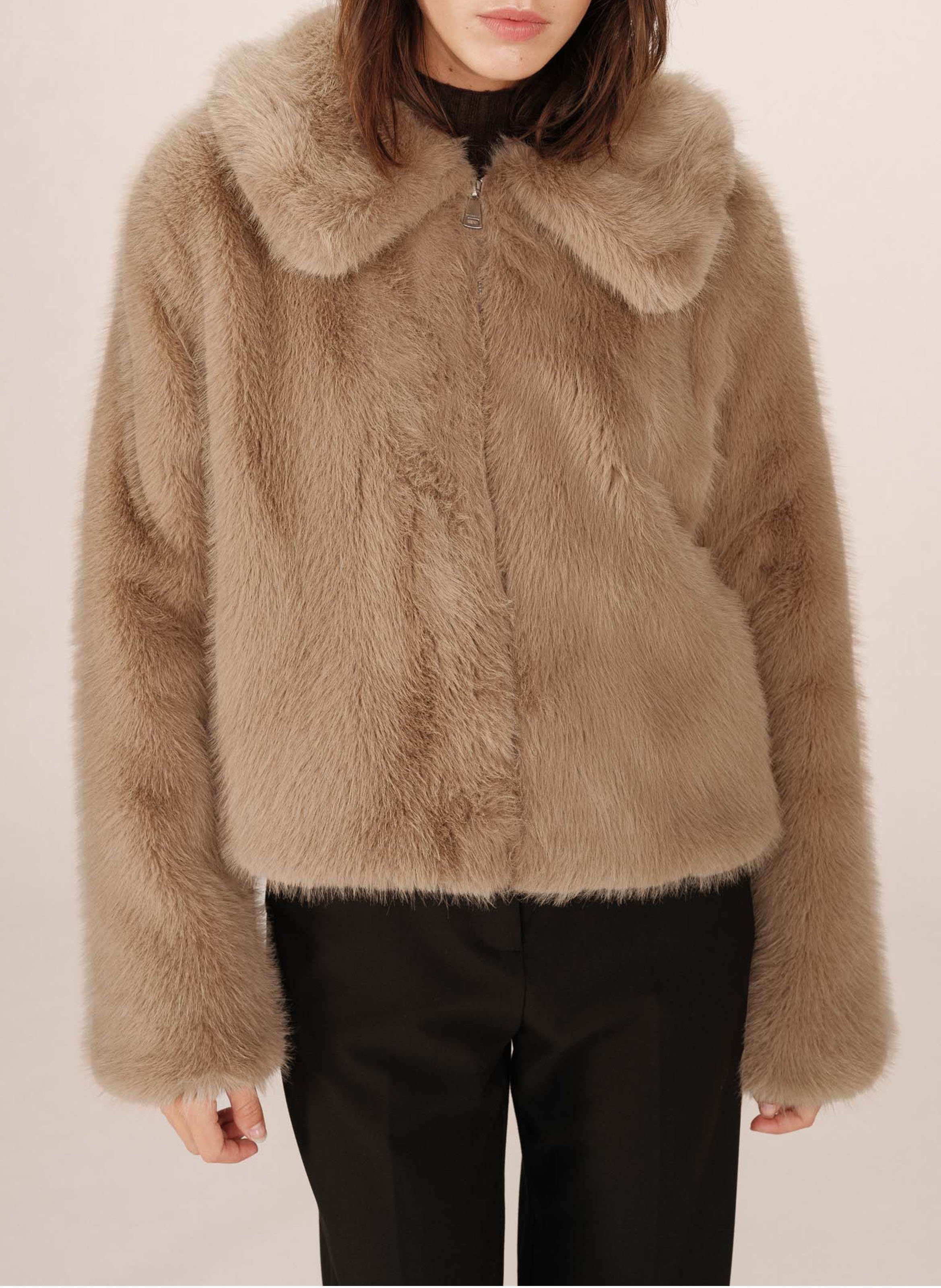 Jas met omgeslagen kraag en faux bonteffect. GRACE ET MILA Beige