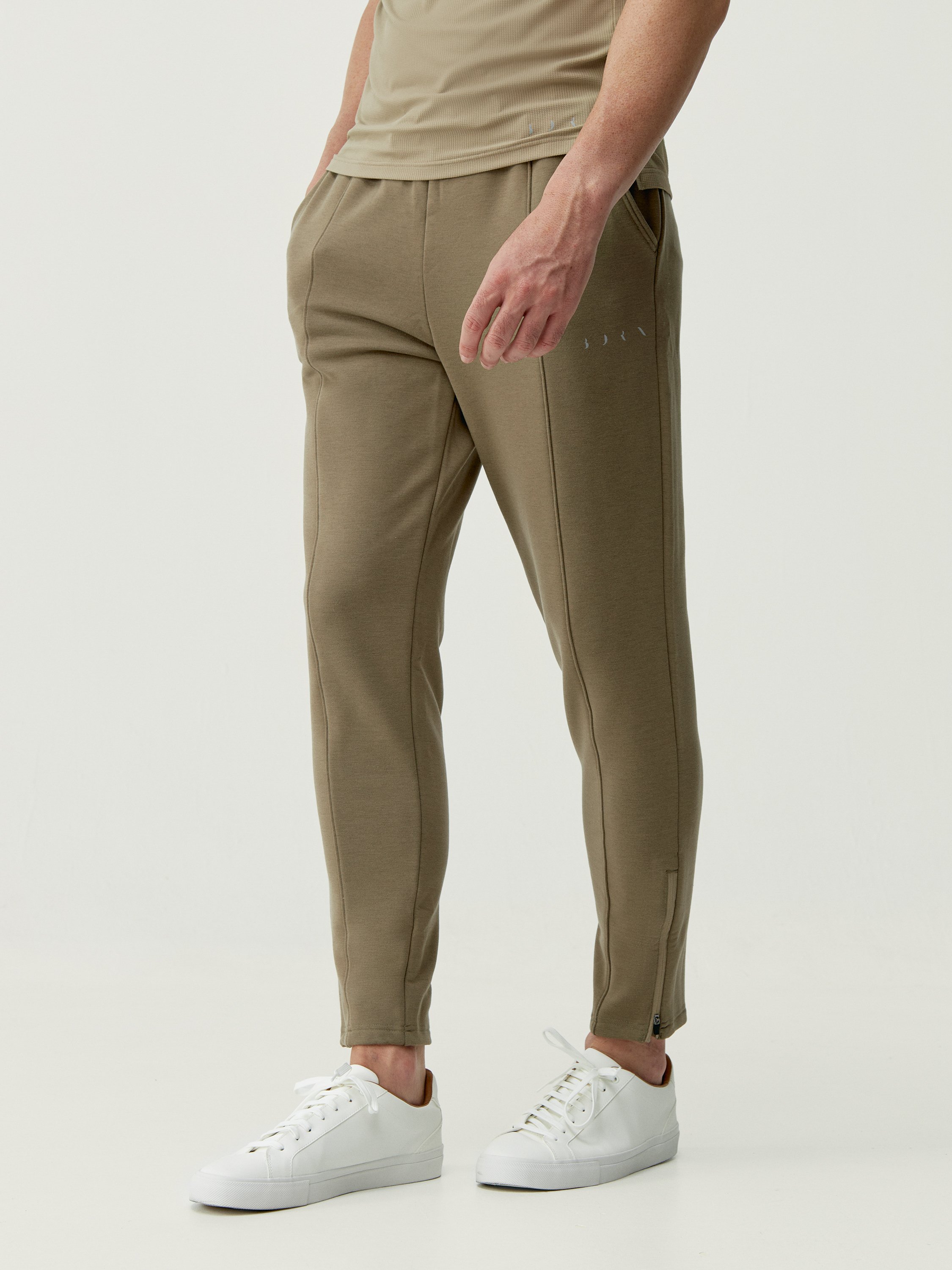 Performance athleisure sports pants BORN LIVING YOGA