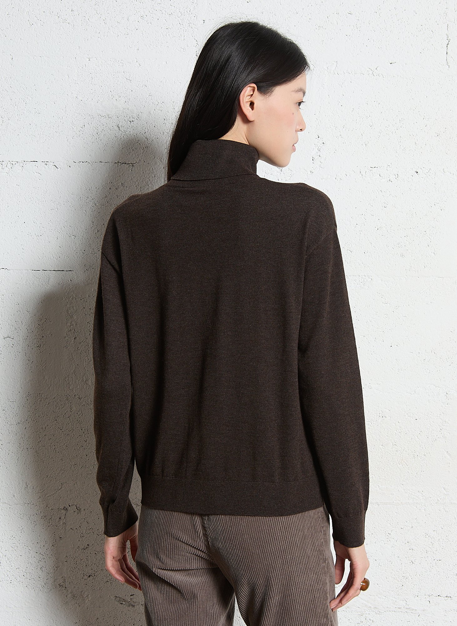 Roll neck knit sweater Brown