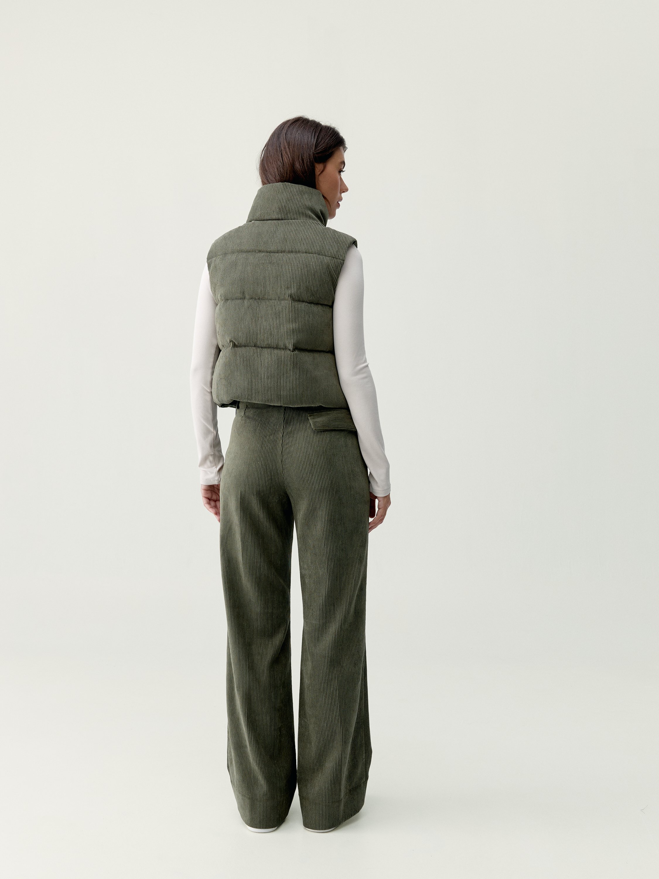Sleeveless sports jacket for women with zipper BORN Green