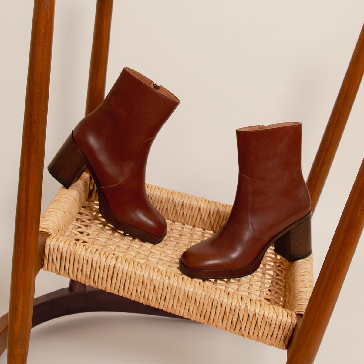 Platform leather ankle boots JULES & JENN Brown