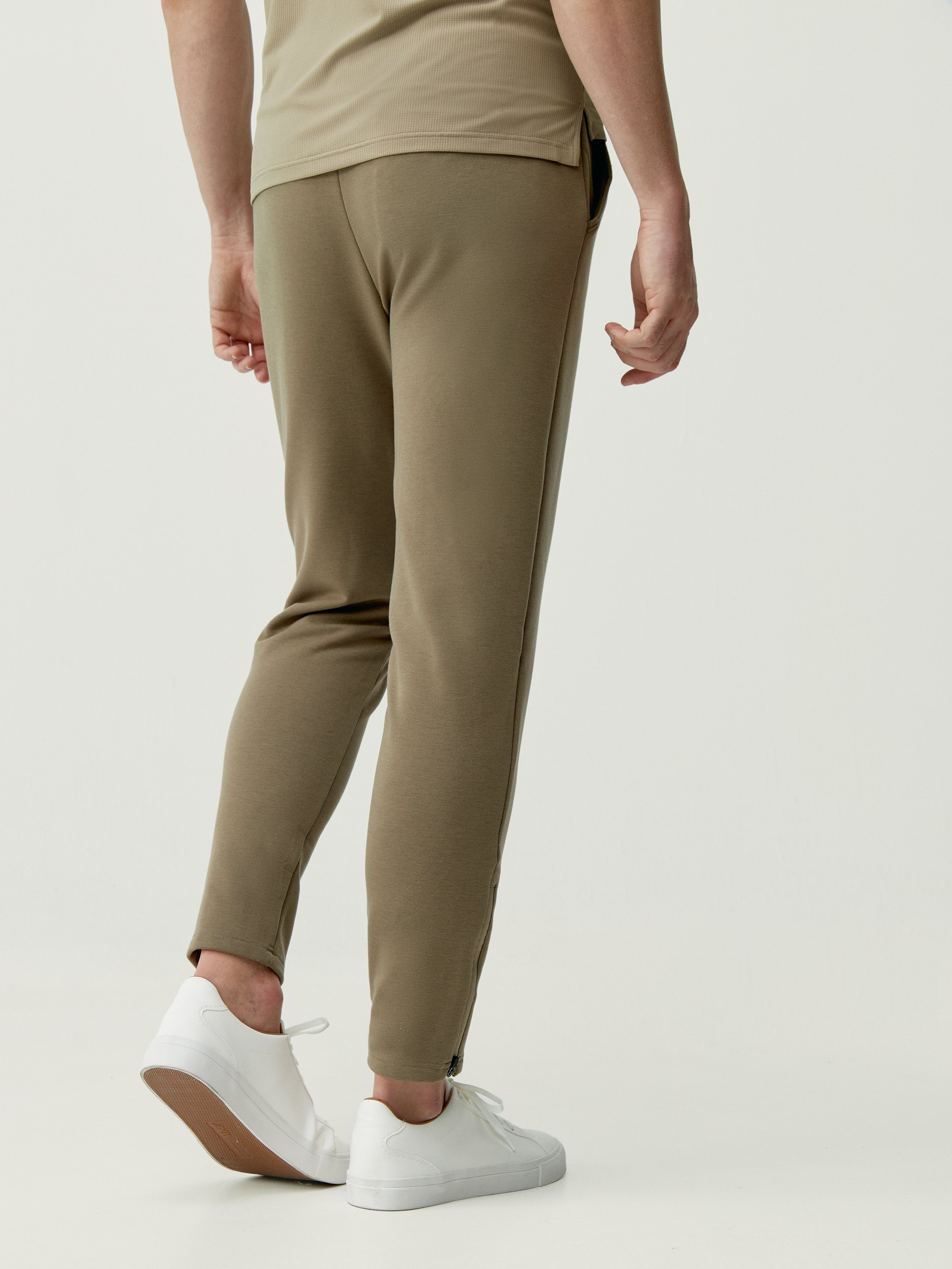 Performance athleisure sports pants BORN LIVING YOGA Brown