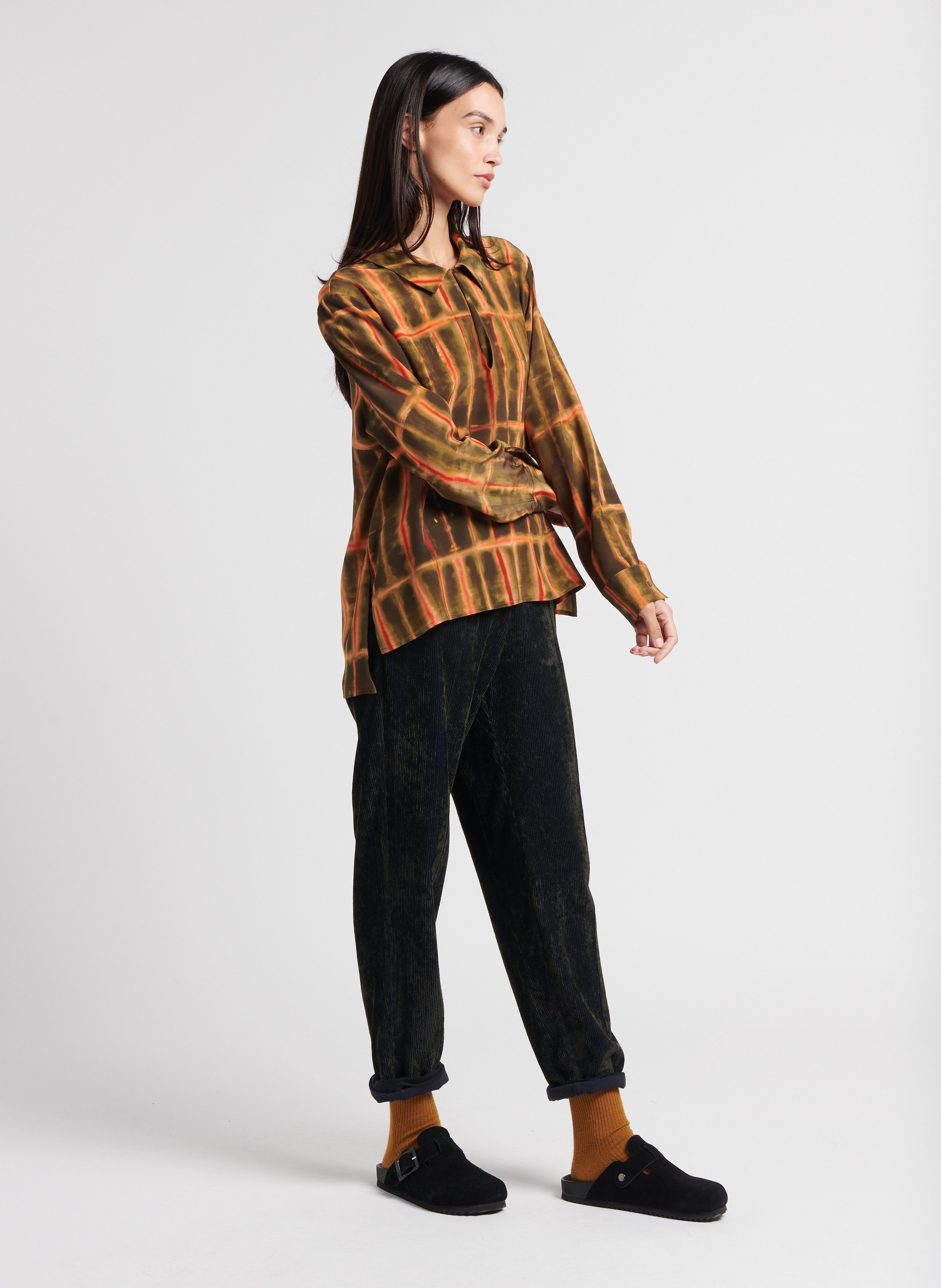 Pantalon carotte en velours côtelé MOMONI Gris