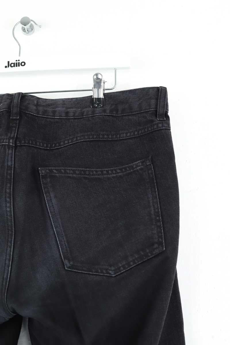 - Straight-leg jeans
- 5 pockets
- Straight cut
- Faded effect ISABEL MARANT - Seconde Main Black