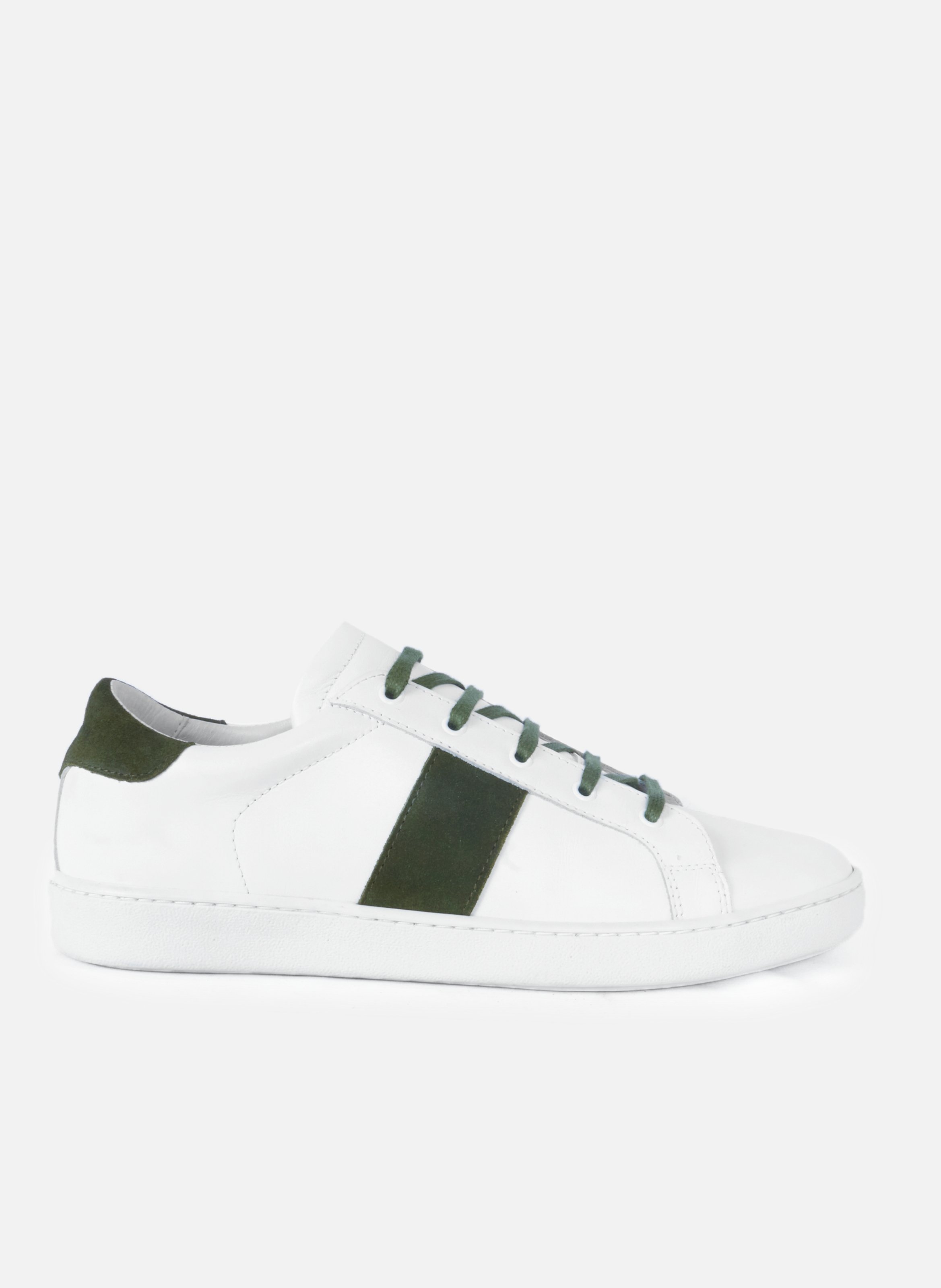 <p>Tennis lace-up Arthur in smooth white and khaki leather</p> JULES & JENN White