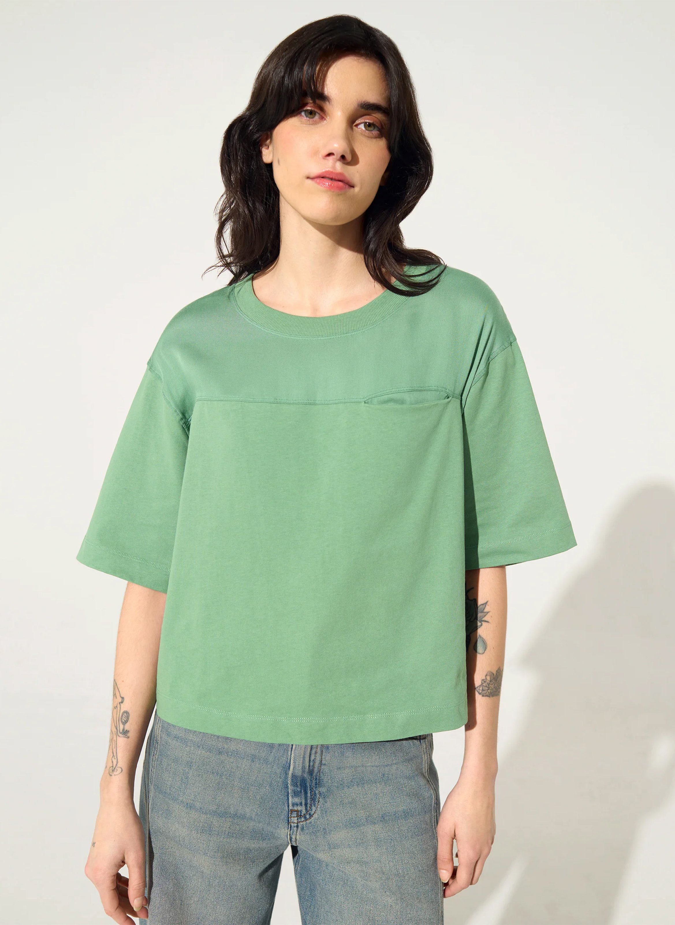 Tee-shirt ample col rond à poche ACOTE Vert