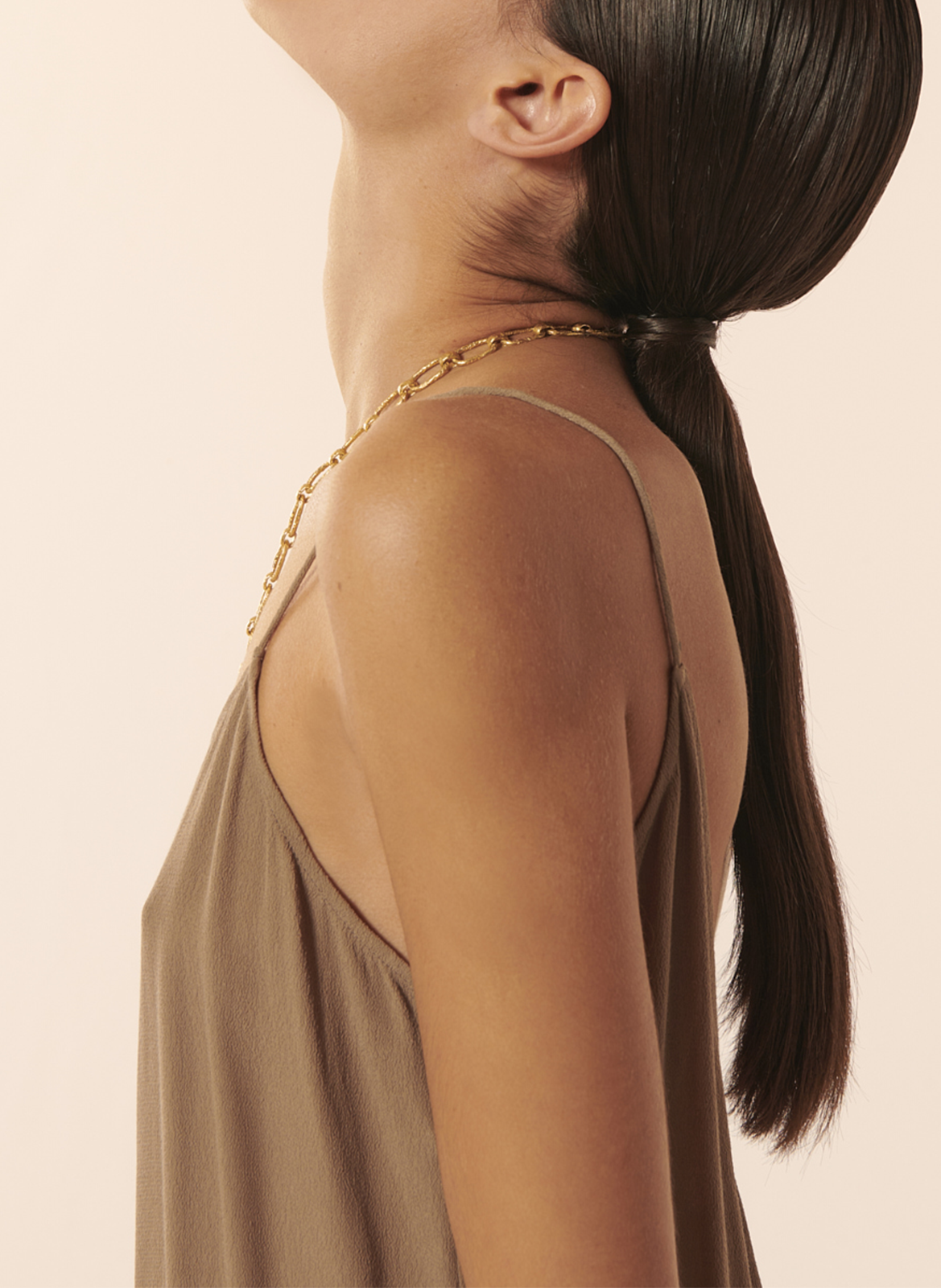 Lange, rechte jurk met ronde hals KARMA KOMA Bruin