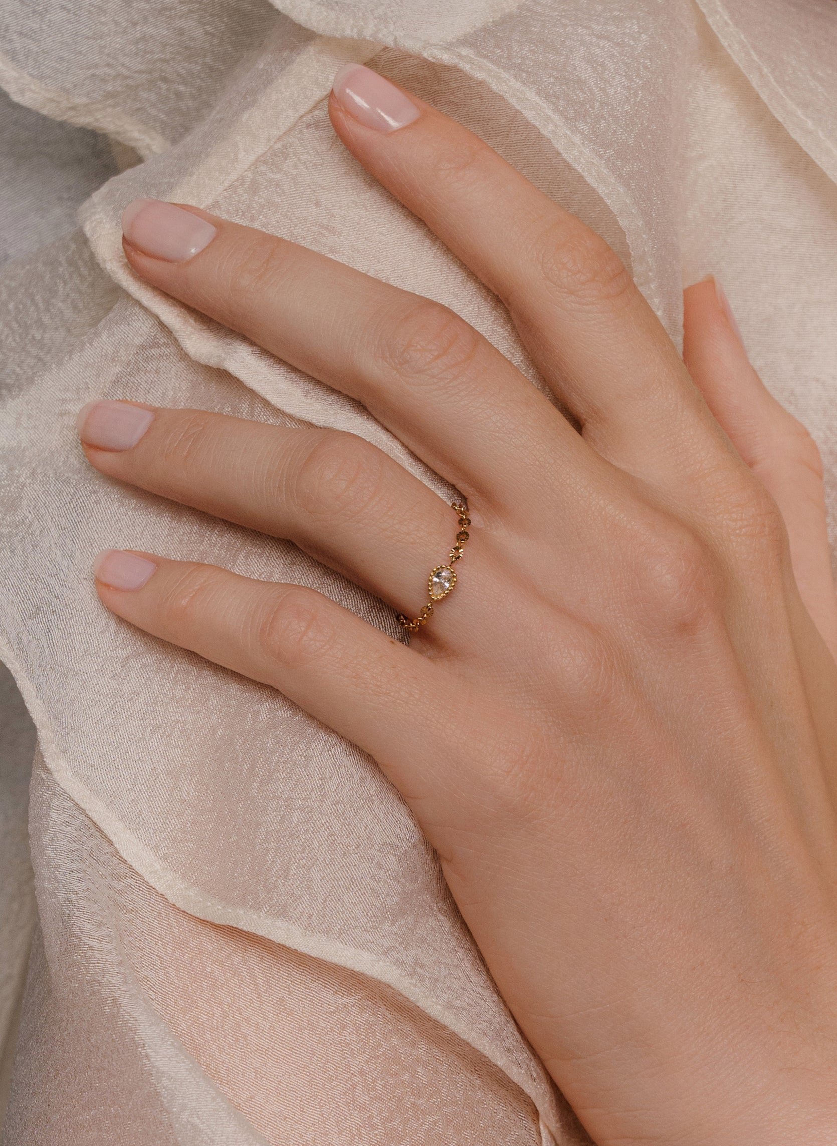 Bague chaîne daya goutte étoilée AEC Paris Doré