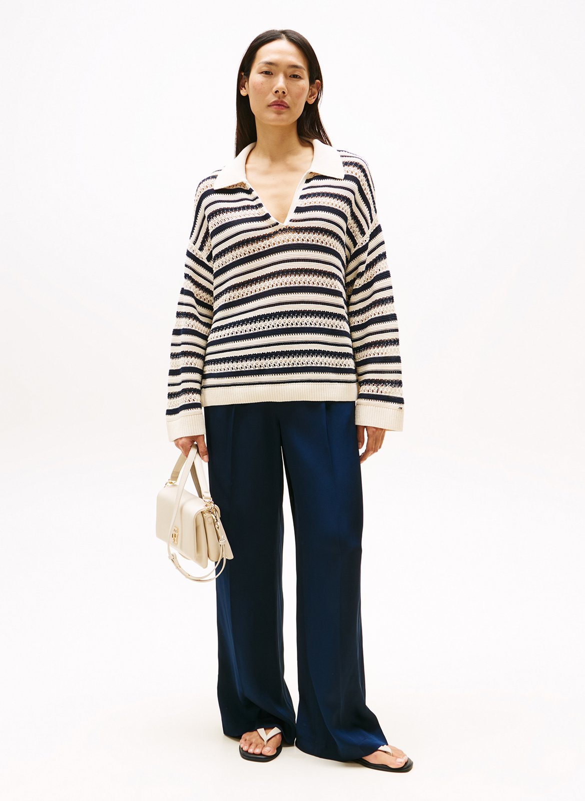 Trui met V-hals in biologisch katoenmengsel met strepen. TOMMY HILFIGER Beige