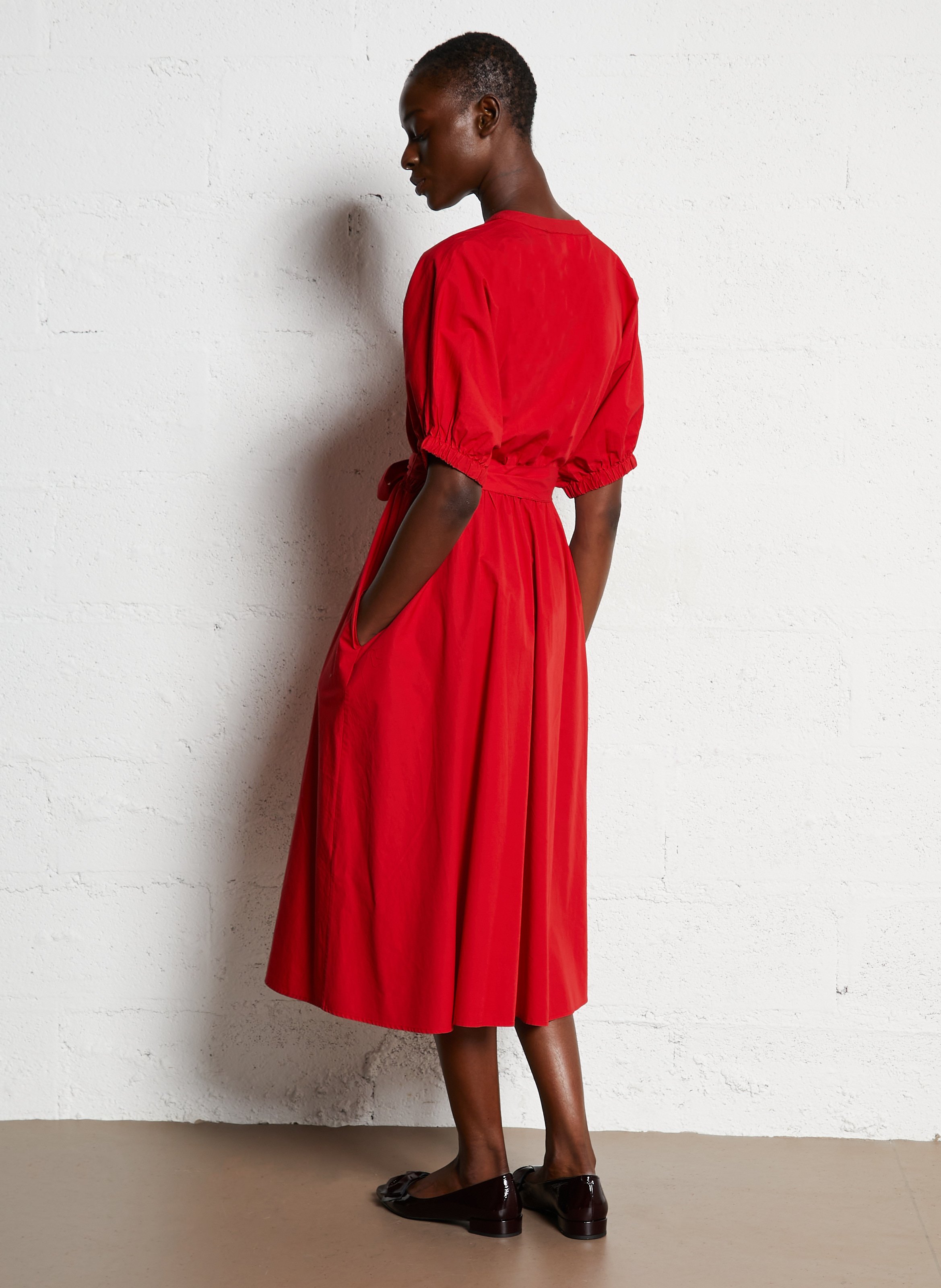 Lange, getailleerde, katoenen jurk MAISON 123 Rood