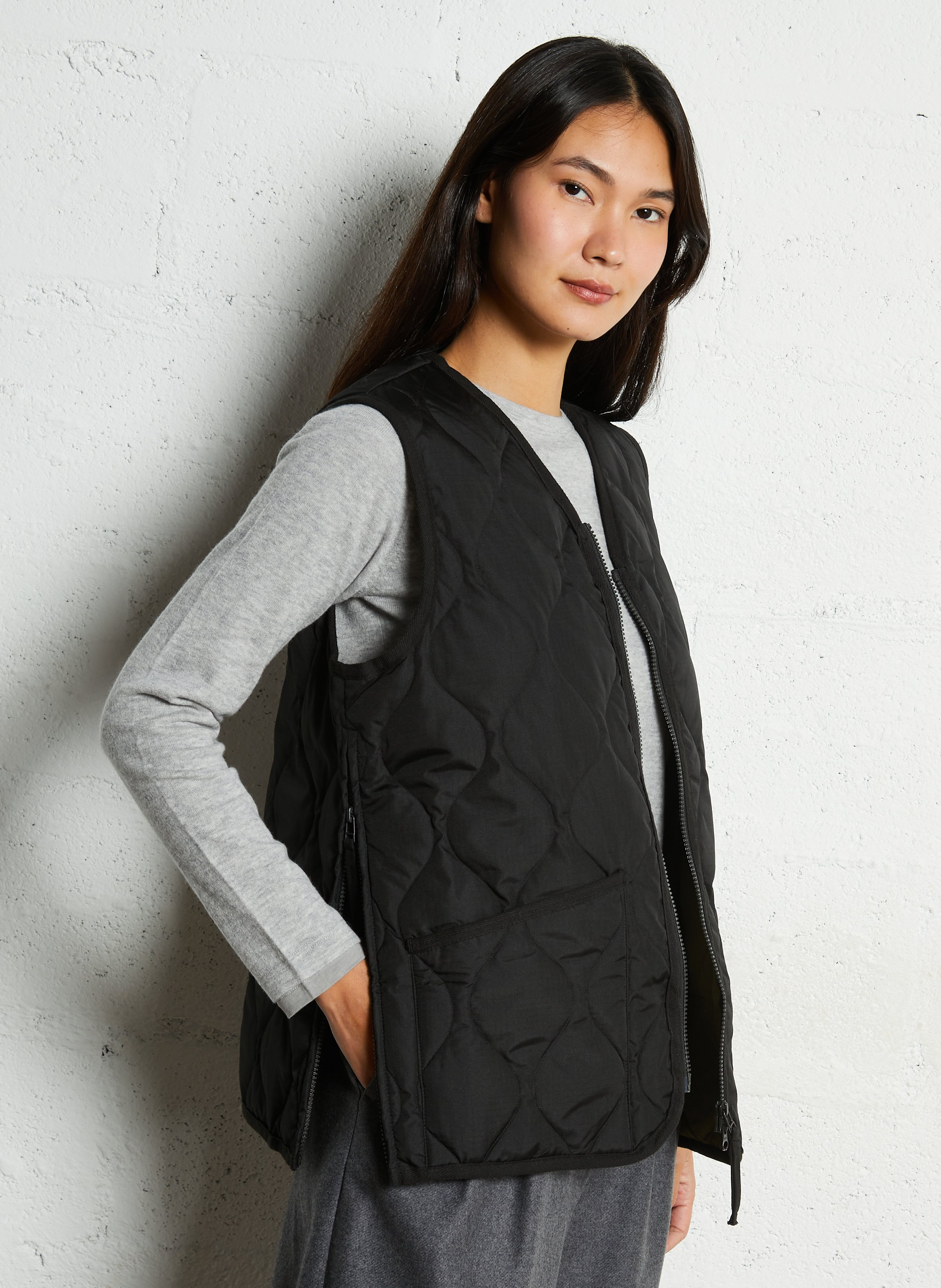 Sleeveless quilted V-neck jacket TAION