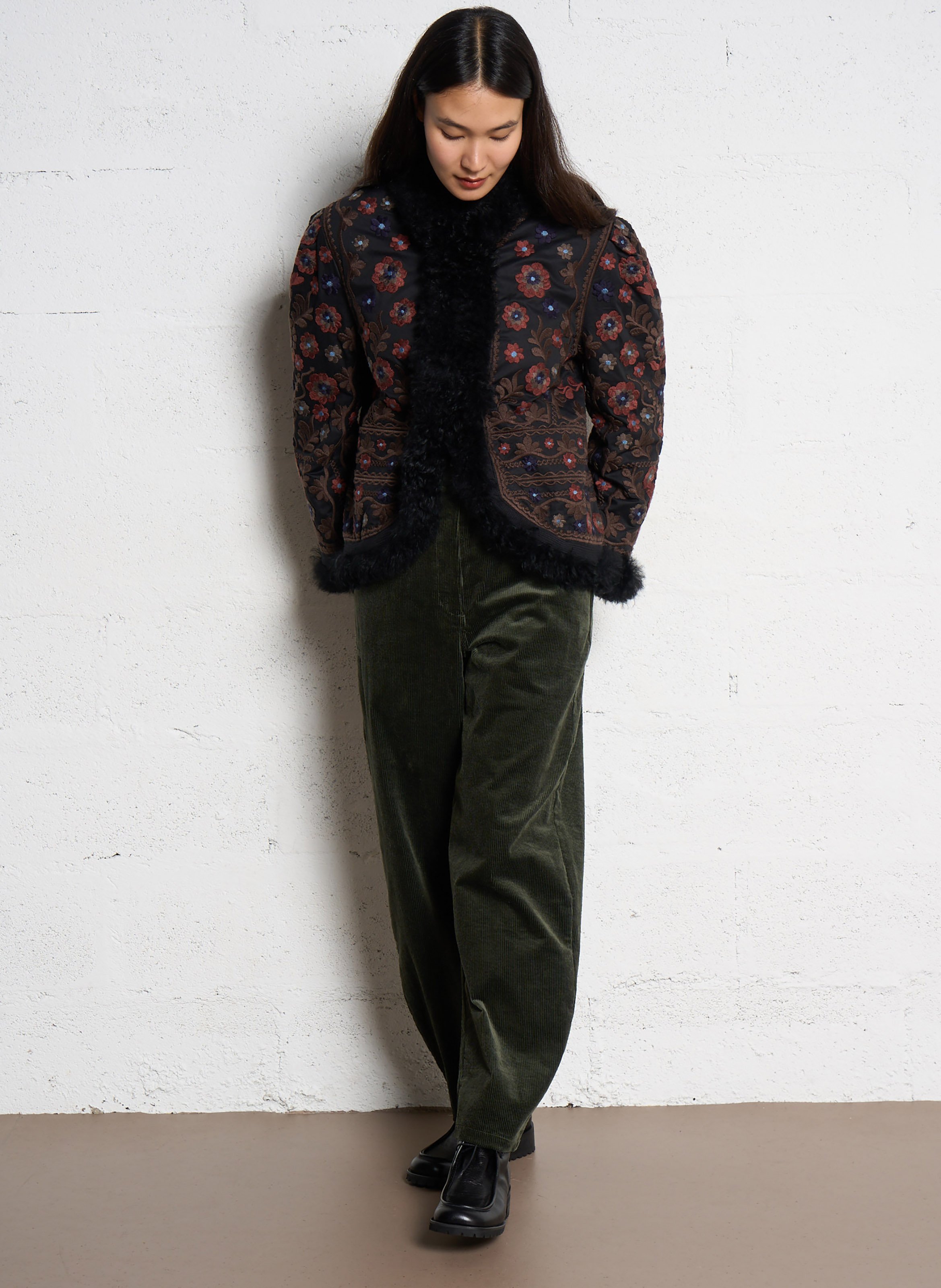 Gerade bestickte Wollmischjacke ANTIK BATIK Schwarz